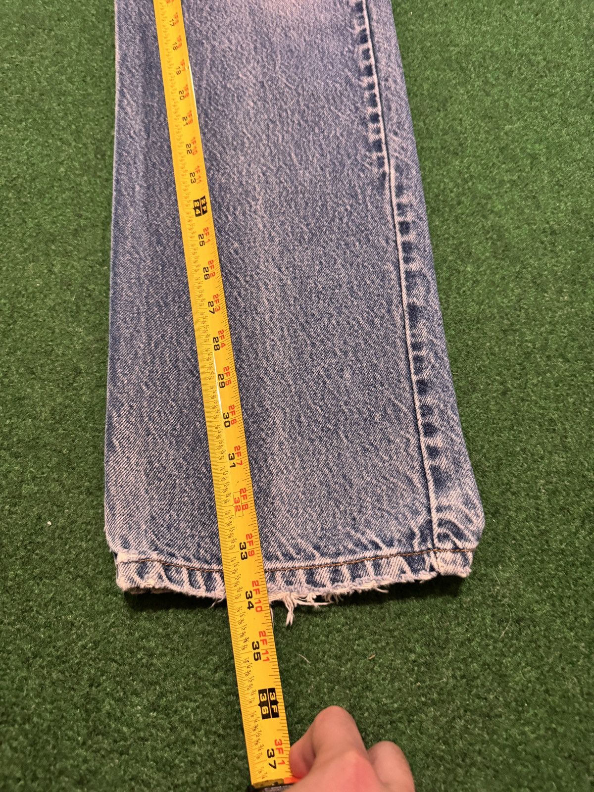 Levi's Vintage Clothing Vintage 90s Levi’s 505 Light Wash Distressed 32x34 Jeans Size US 32 / EU 48 - 7 Thumbnail