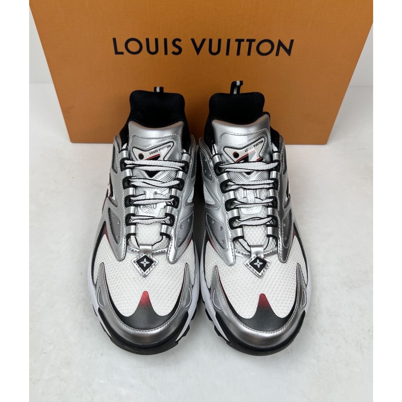 Louis Vuitton Size 6LV/7US - Louis Vuitton Runner Tatic Silver Size US 7 / EU 40 - 3 Thumbnail