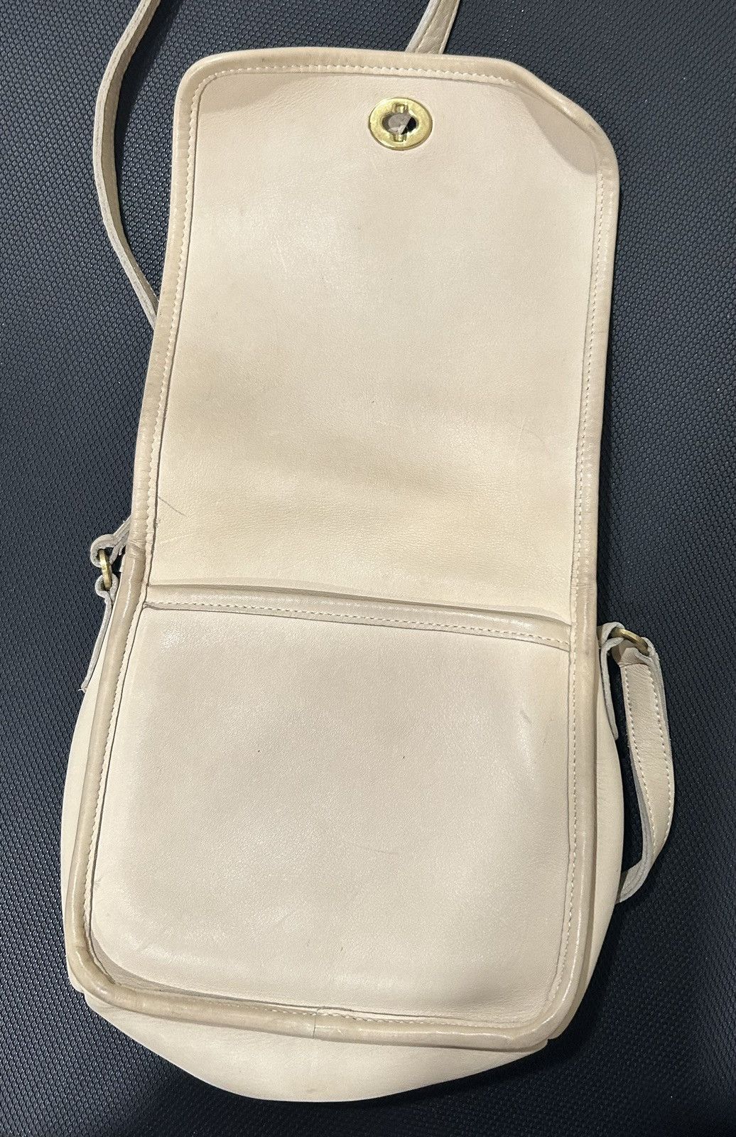 Coach Vtg coach leather lock bag cream rare y2k style ysl louis Size ONE SIZE - 6 Thumbnail