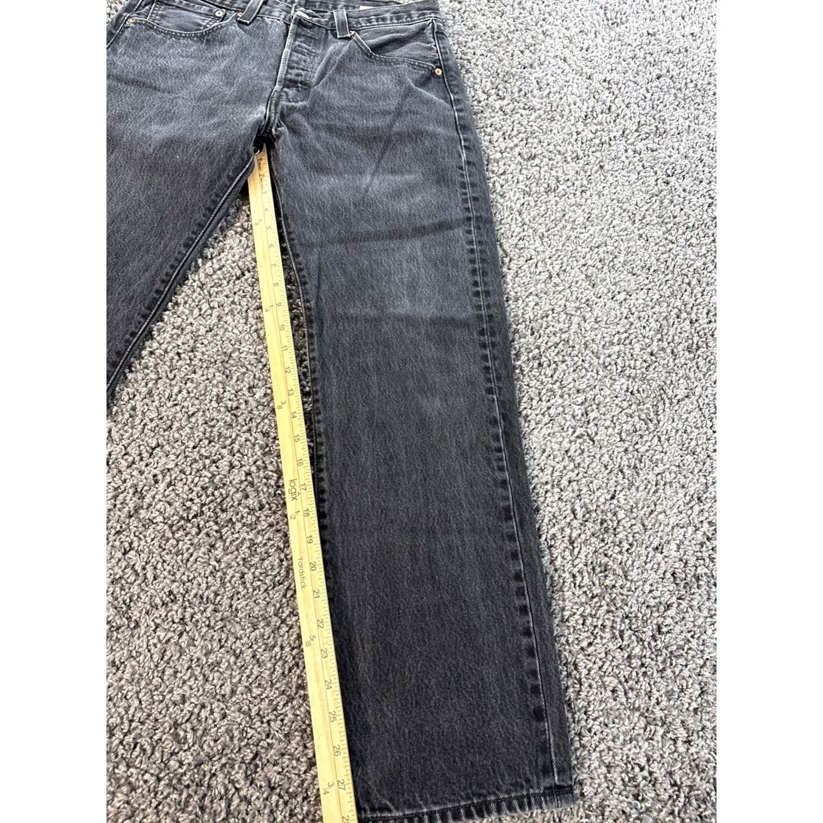 Denime VINTAGE Levi’s 501 Black Denim Jeans Men’s 30x28 1990s Dark Wash Button Fly Jeans Mens Size US 30 / EU 46 - 2 Thumbnail