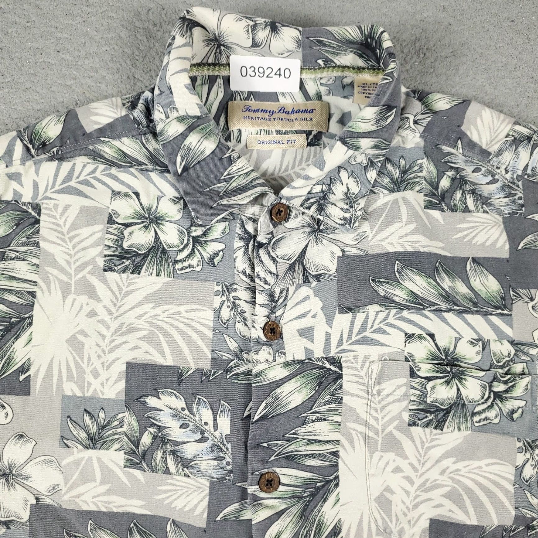 Tommy Bahama Tommy Bahama Shirt Mens XL Gray Hawaiian Floral Button-Up Short Sleeve Size US XL / EU 56 / 4 - 2 Thumbnail