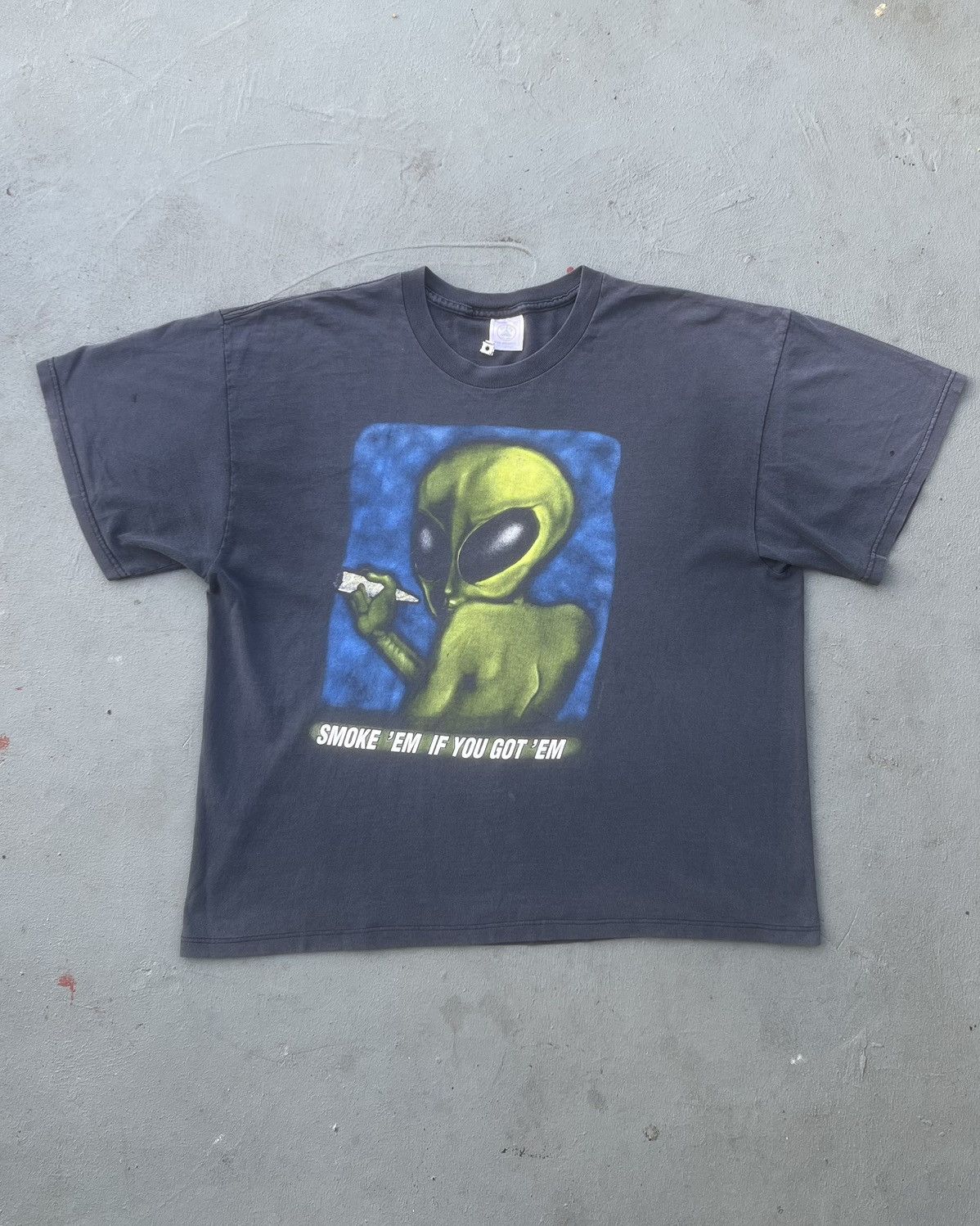 Vintage 90s SMOKE EM IF YOU GOT EM Alien shirt