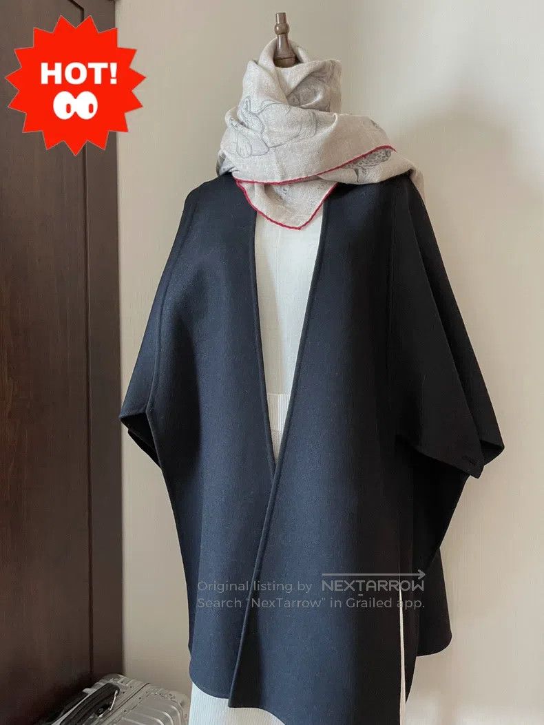 Valentino Valentino Cashmere shawl cape Size M / US 6-8 / IT 42-44 - 1 Thumbnail