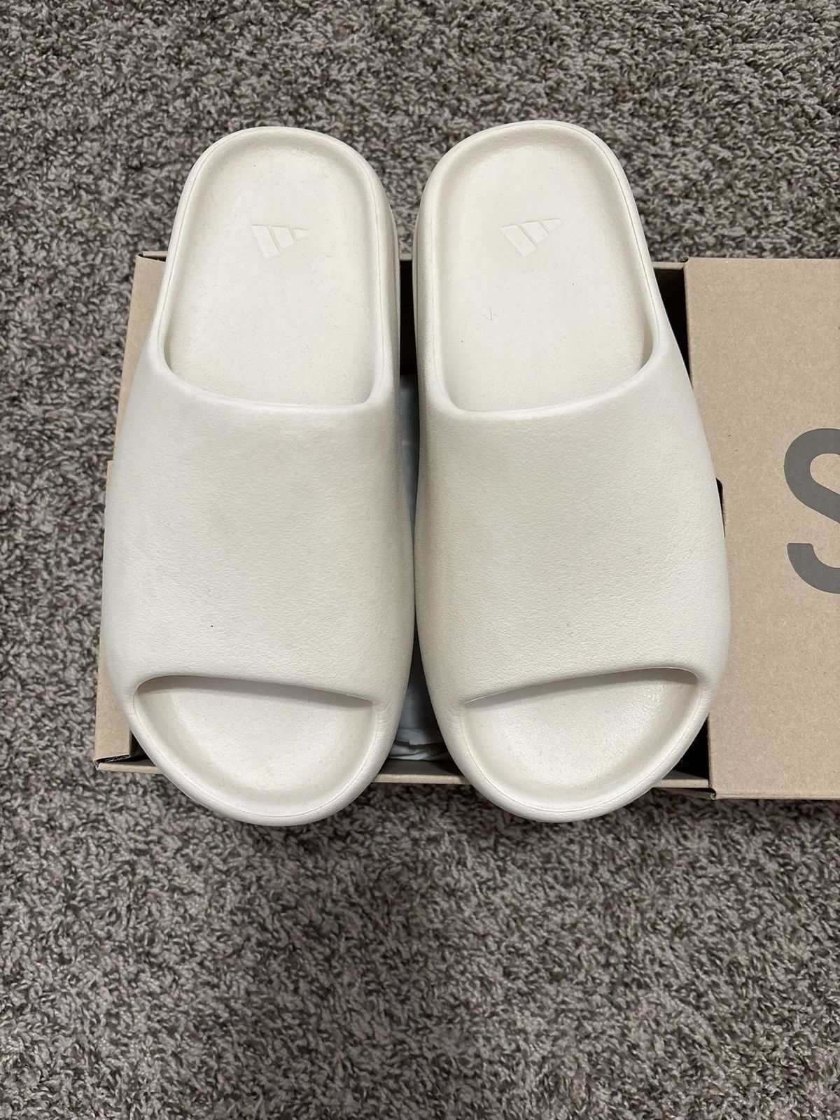 Yeezy Adidas Yeezy Slide Bone 2022/23 Restock Pair Size 9 Size US 9 / EU 42 - 2 Thumbnail