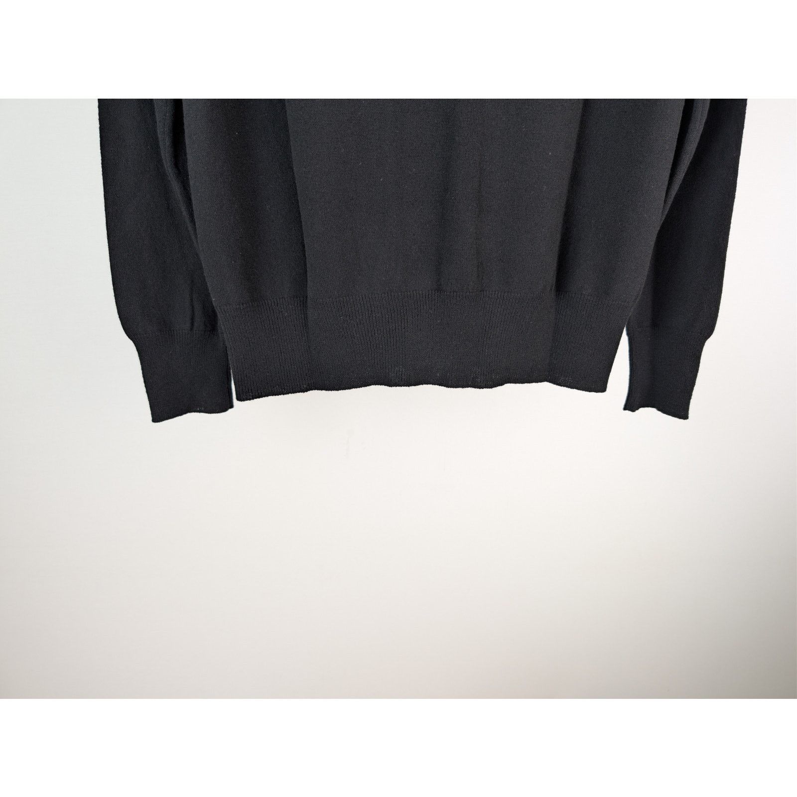 Tom Ford o1rshd1 Knitwear V-Neck Cardigan Sweater in Black Size US M / EU 48-50 / 2 - 12 Thumbnail