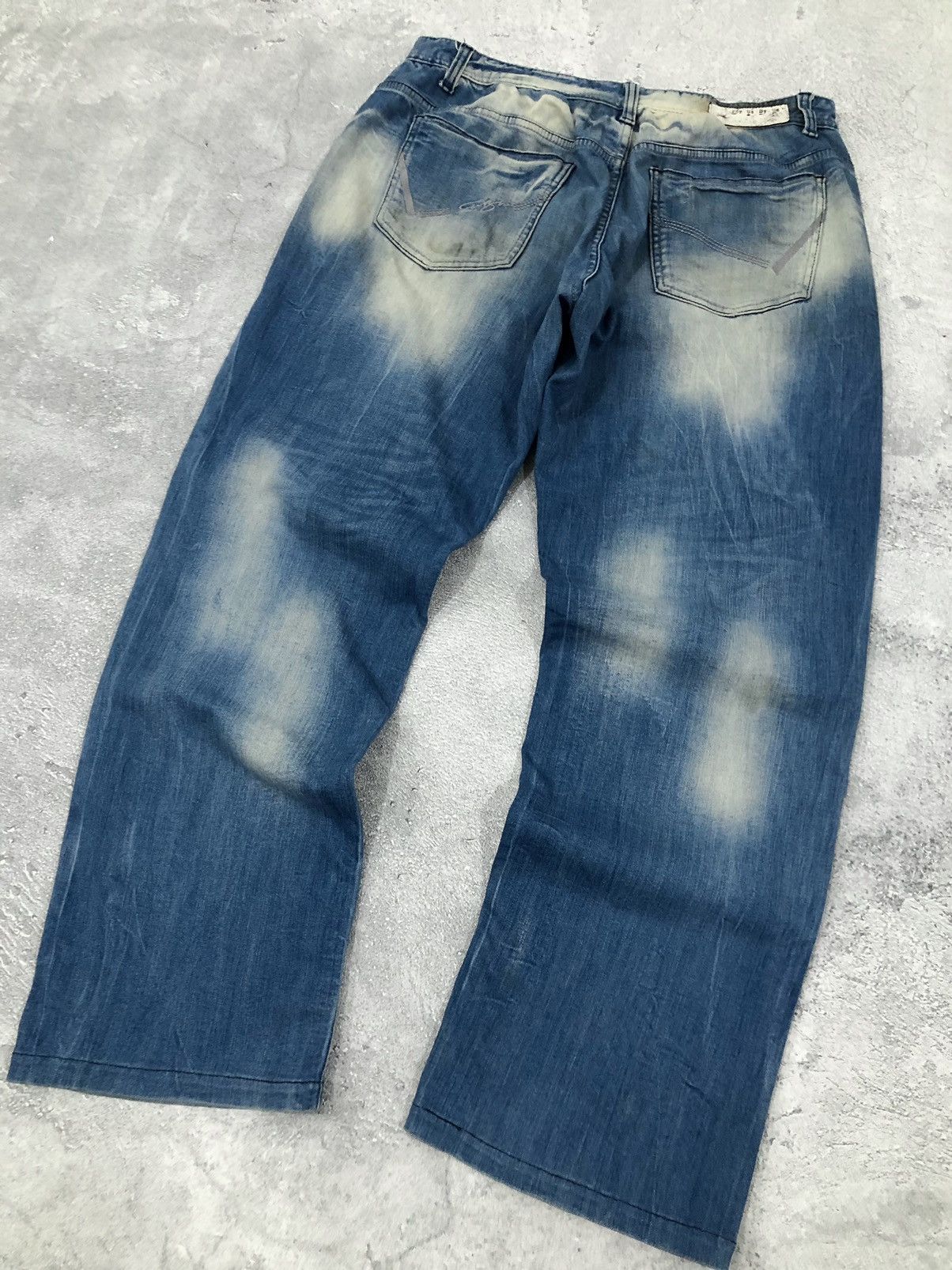 If Six Was Nine × Japanese Brand × Le Grande Bleu (L.G.B.) 2000s Fubu Baggy Faded Dyed Denim Pants Size US 34 / EU 50 - 7 Thumbnail
