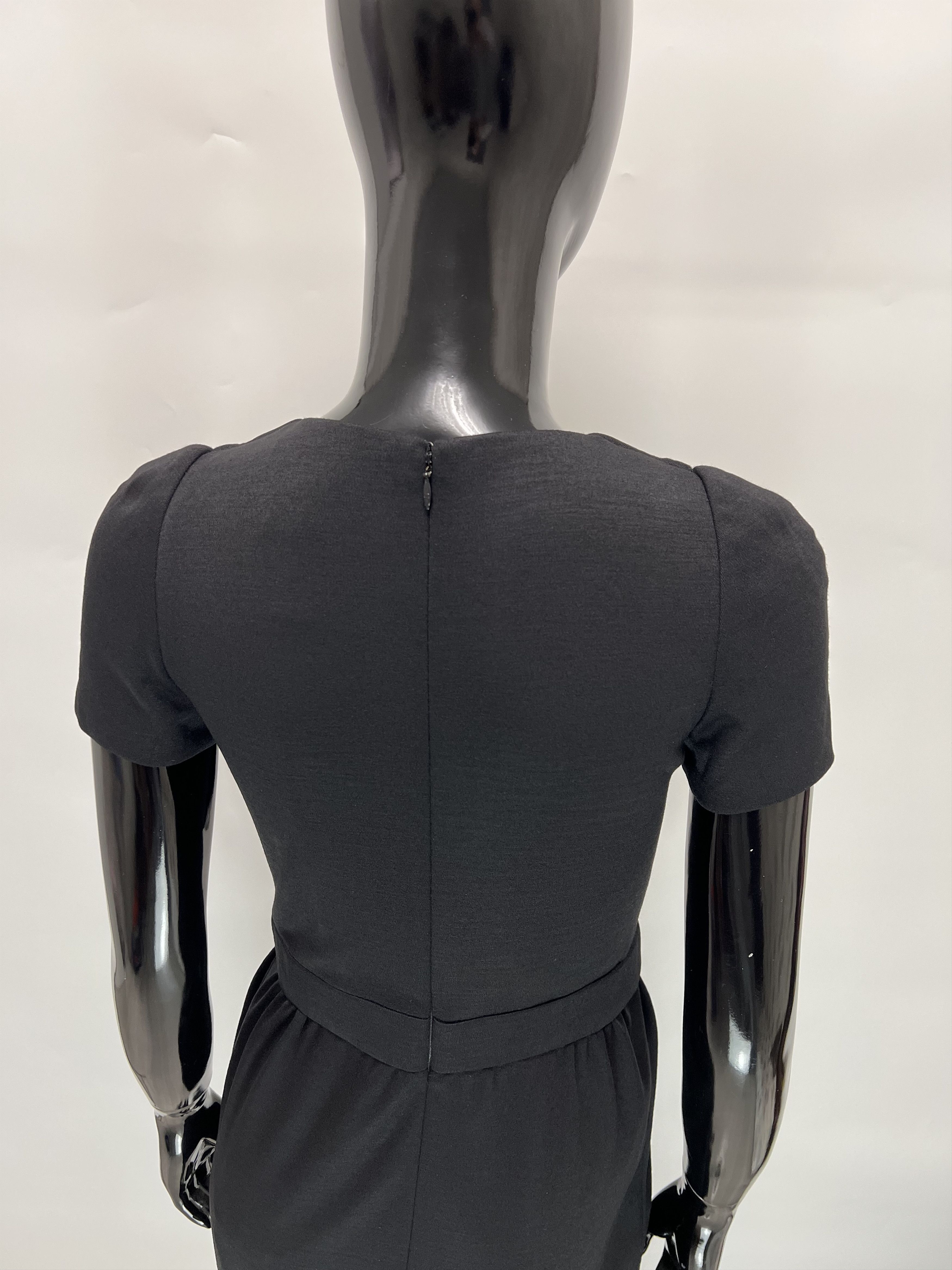 Chanel Chanel 100% Wool Short Sleeve Dress Rhinestones Decoration Size XS / US 0-2 / IT 36-38 - 13 Thumbnail
