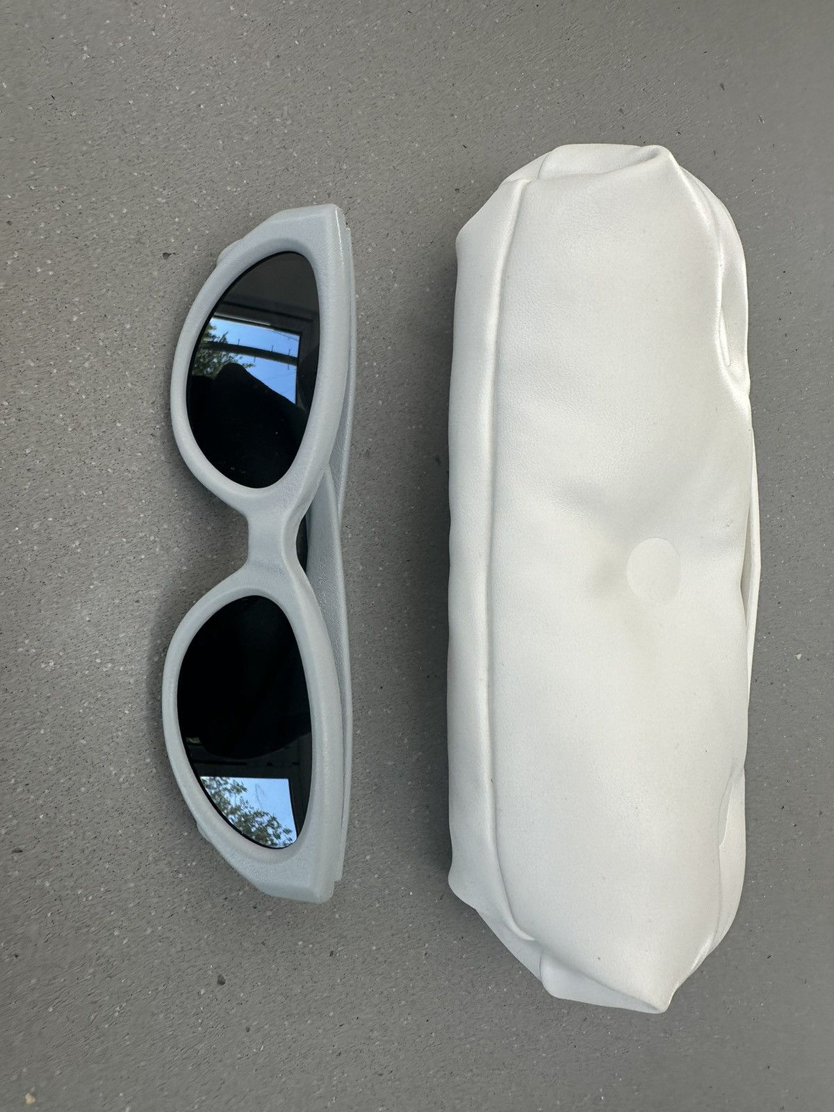 Maison Margiela Grey leather cat eye Margiela sunnies Size ONE SIZE - 16 Thumbnail