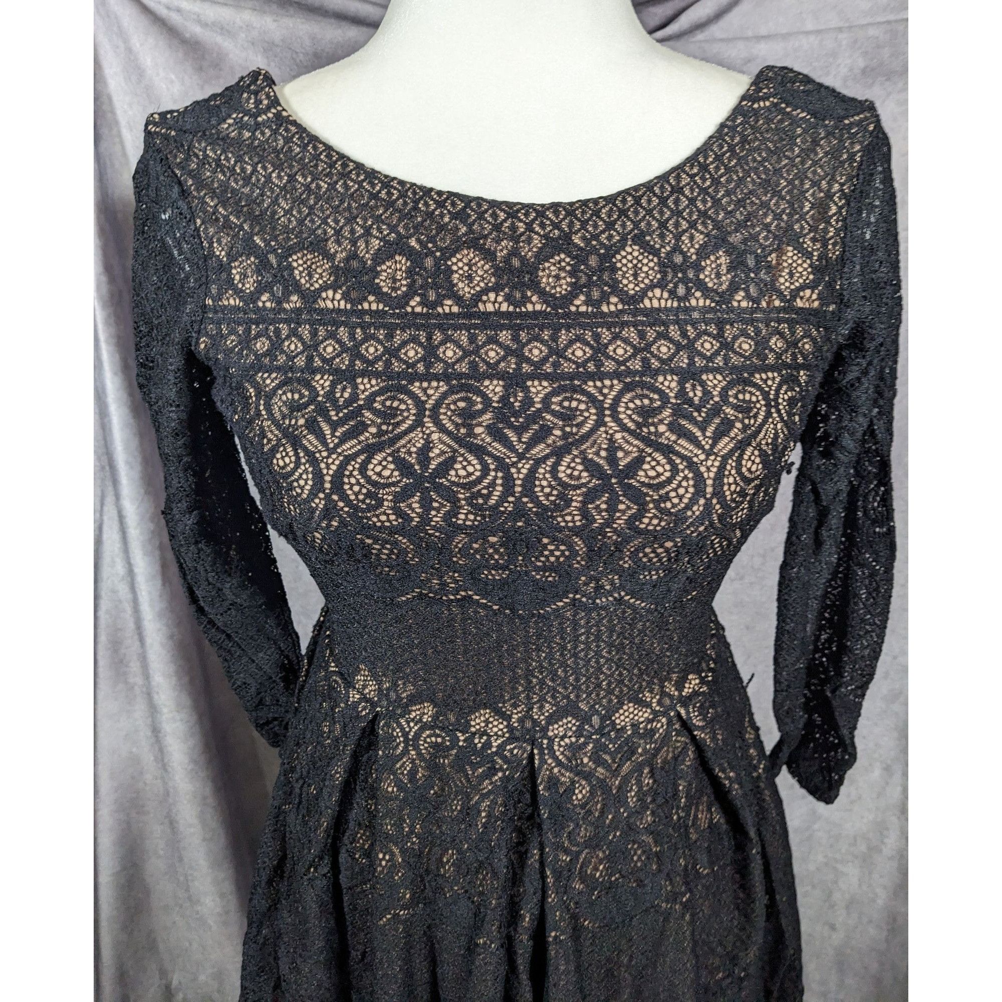 Other B Darlin Gothic Cream With Black Lace Overlay Knee Length Dr Size S / US 4 / IT 40 - 8 Thumbnail