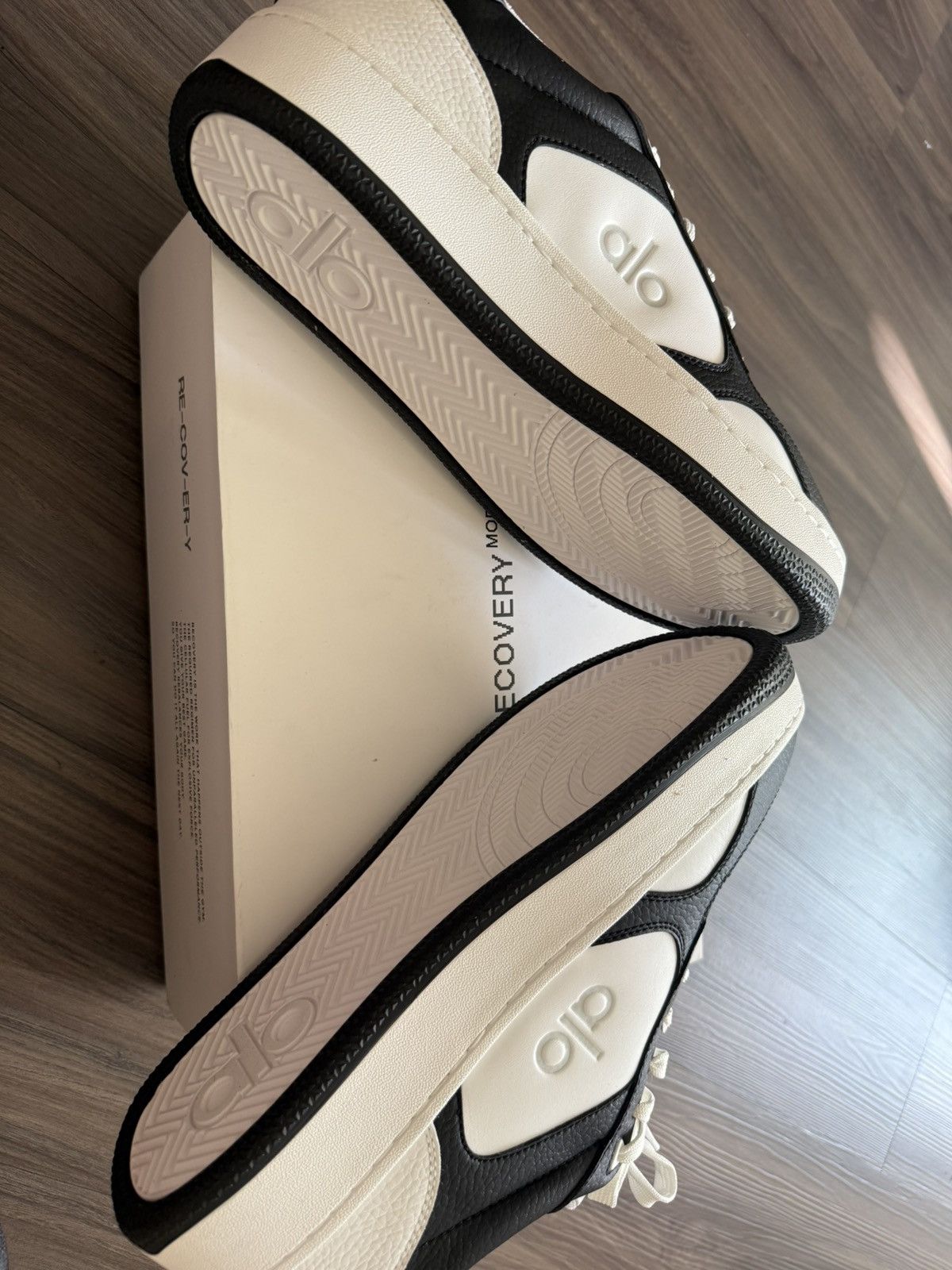 Alo Alo Recovery Mode Sneakers Black White M 11 / W 12.5 Size US 11 / EU 44 - 5 Thumbnail