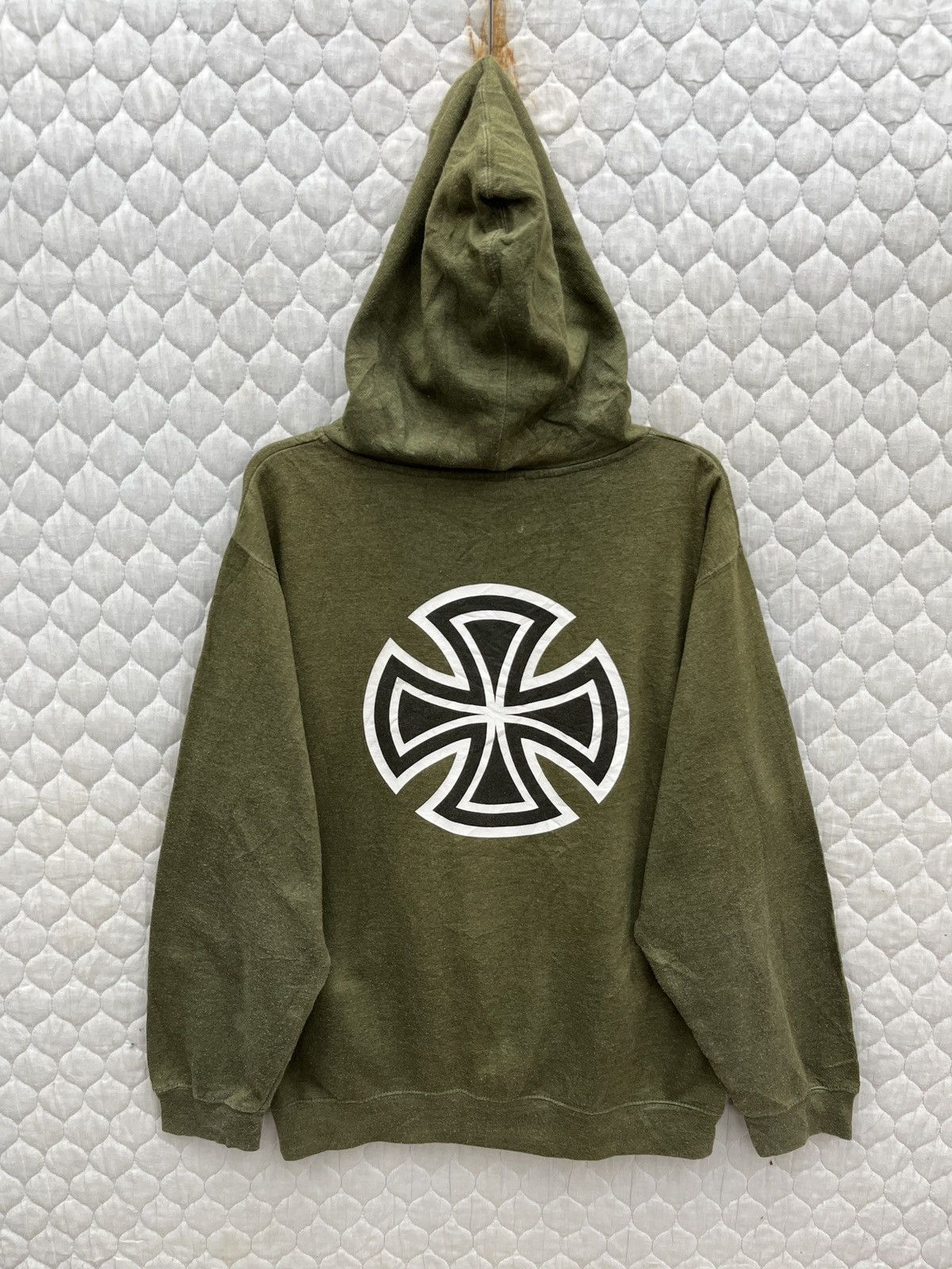 image of Independent Truck Co x Vintage Steals VTG Independent Hoodie Sweatshirt in Green (Size Medium)