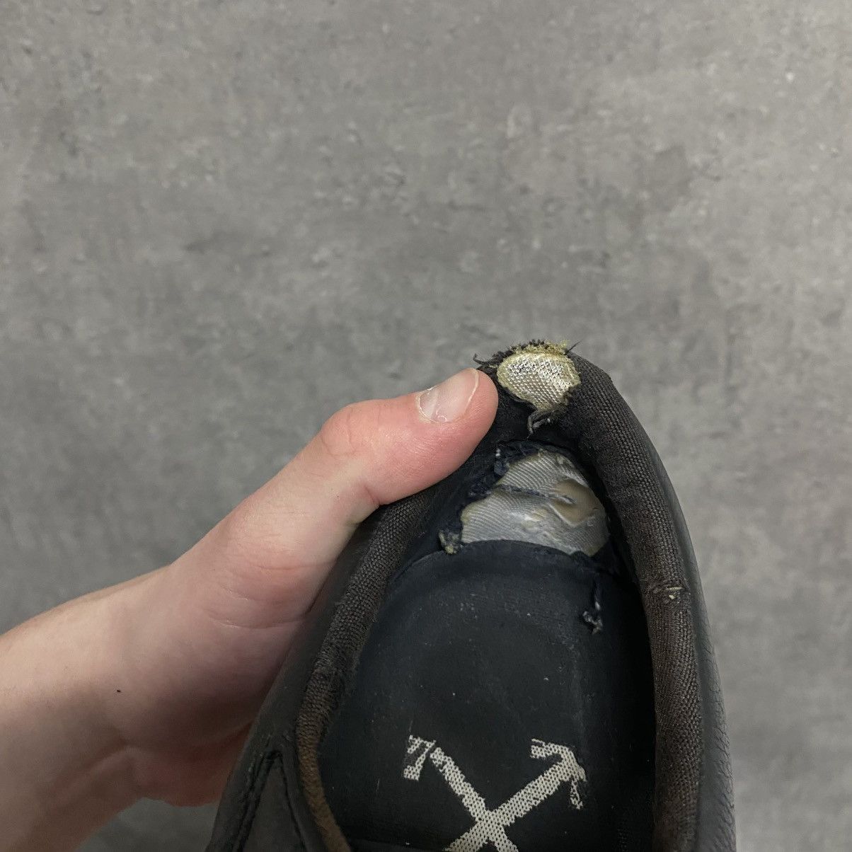 Off-White Off White Vulcanized Leather Arrows Low Top Black Sneakers Size US 11 / EU 44 - 16 Thumbnail