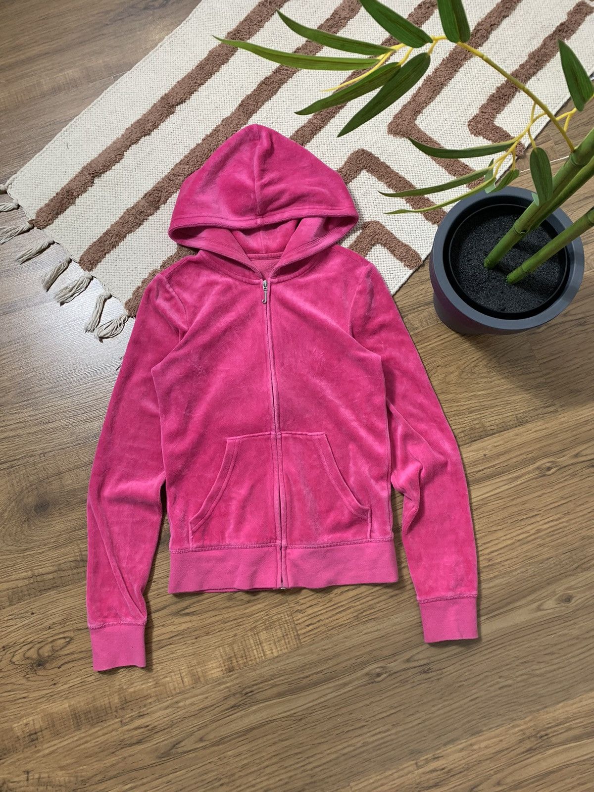 Juicy Couture VINTAGE JUICY COUTURE 2000s VELOUR ZIP HOODIE Size XS / US 0-2 / IT 36-38 - 2 Thumbnail
