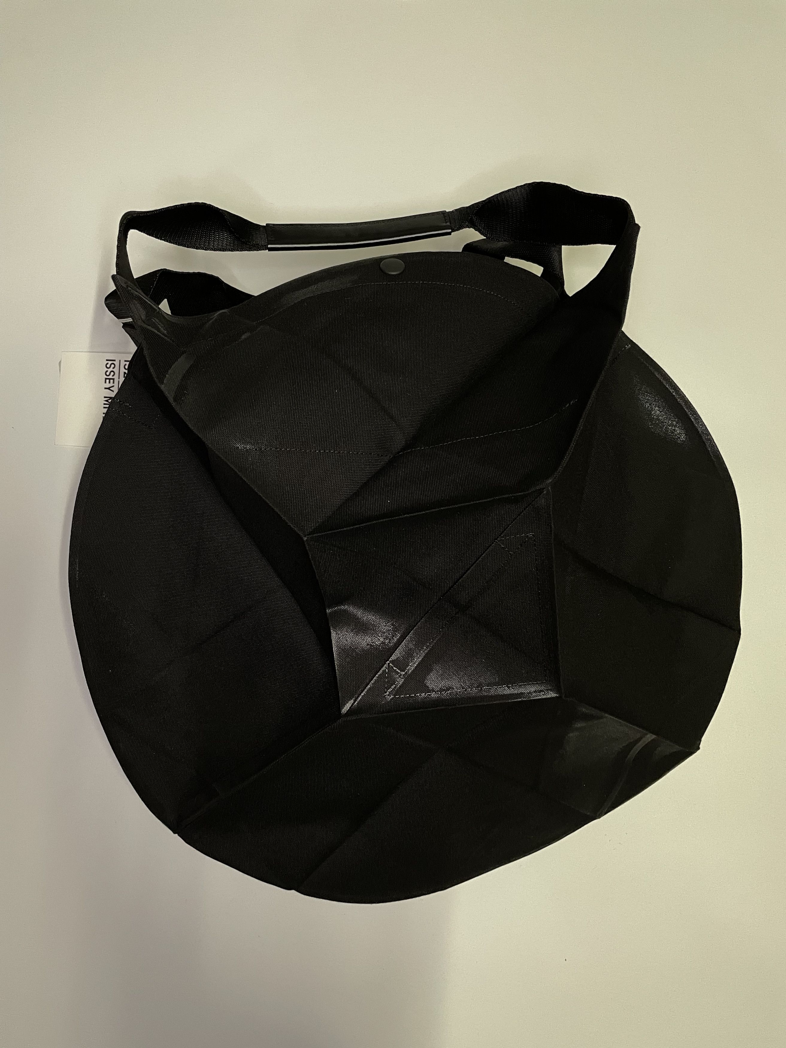 Issey Miyake X 132 5 Black Standart 12 Bag (1147)