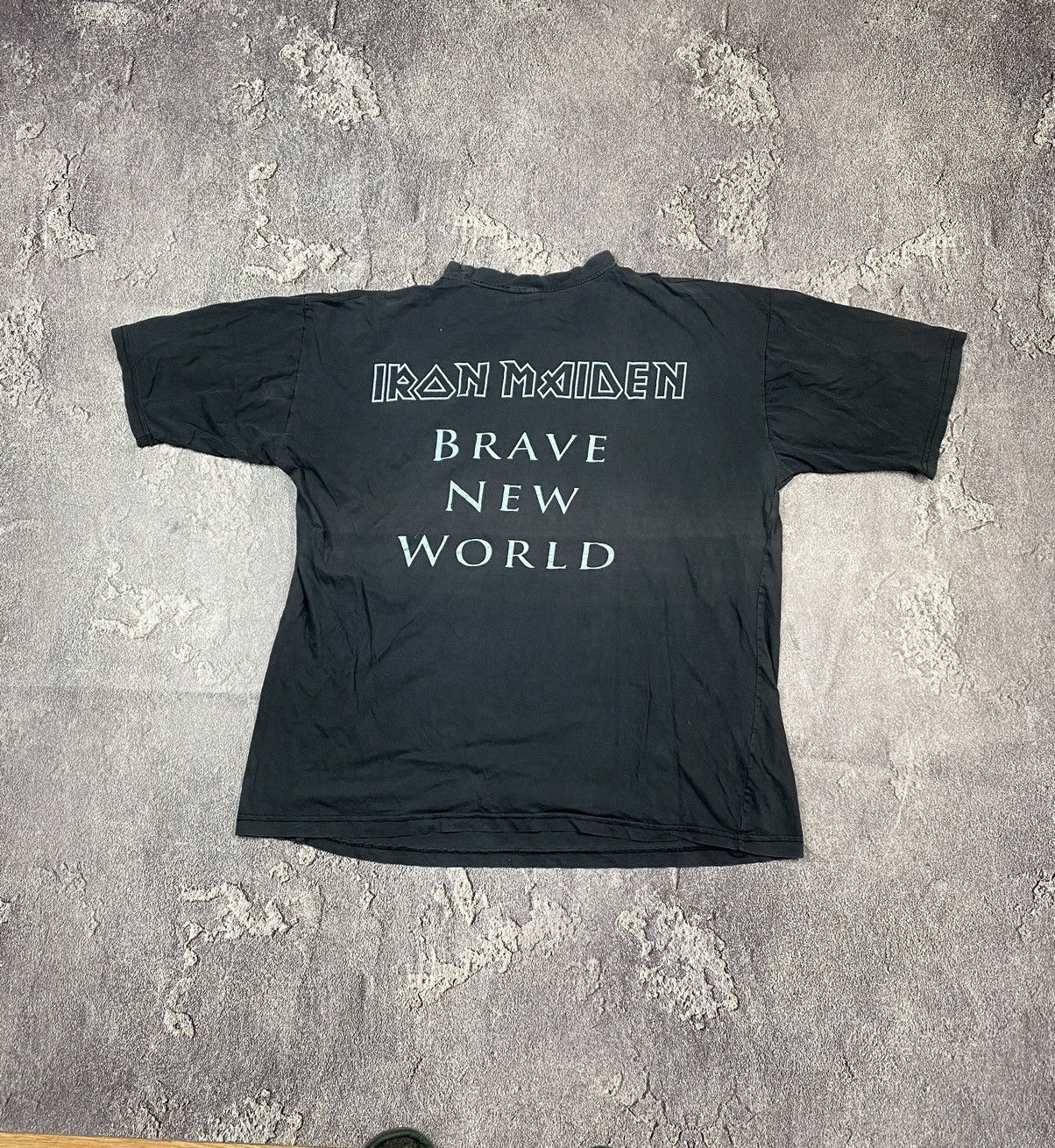 Band Tees Vintage Iron Maiden Brave New World Distressed Band Tee Y2K Size US L / EU 52-54 / 3 - 8 Thumbnail