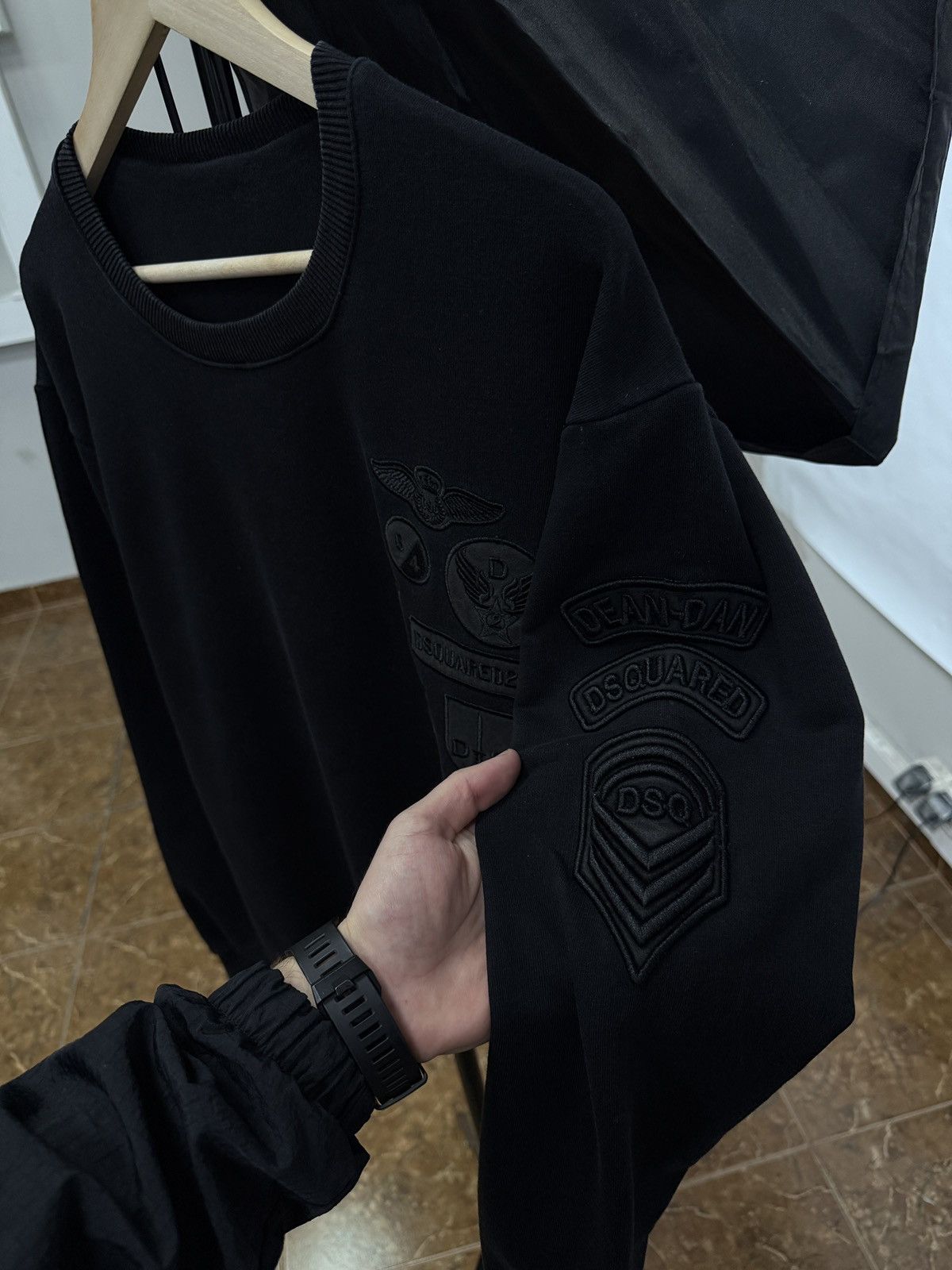 Dsquared2 🇮🇹 Dsquared2 Army Embossed Logo Art Sweatshirt Y2K Rare Retro Size US L / EU 52-54 / 3 - 1 Thumbnail