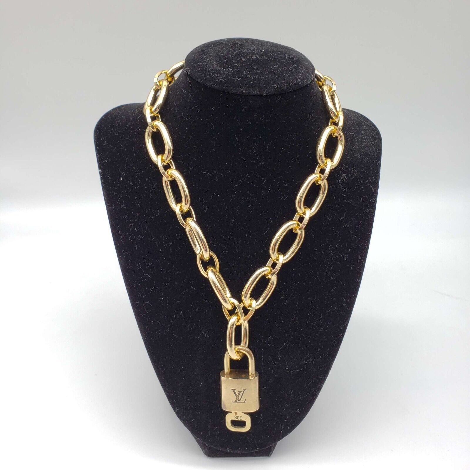 Louis Vuitton Auth Louis Vuitton Lock & Key w/ Unbranded Gold Plated Chain Size ONE SIZE - 11 Thumbnail