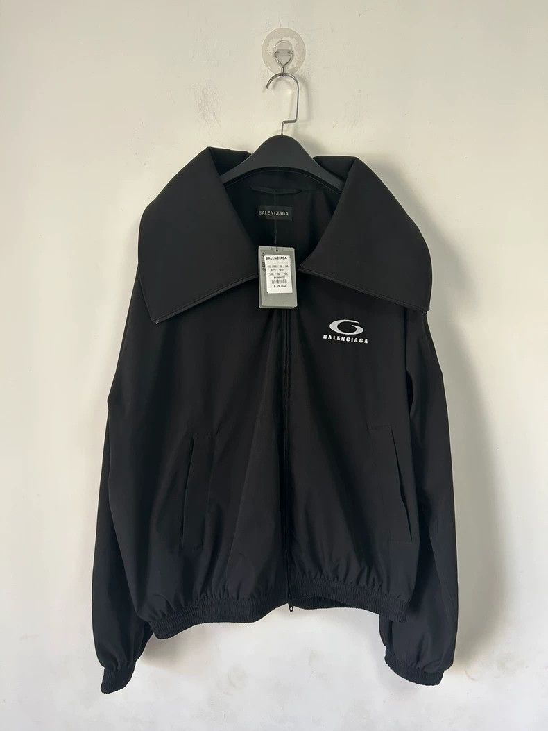 Balenciaga size 38 High-necked short sports coat embroider