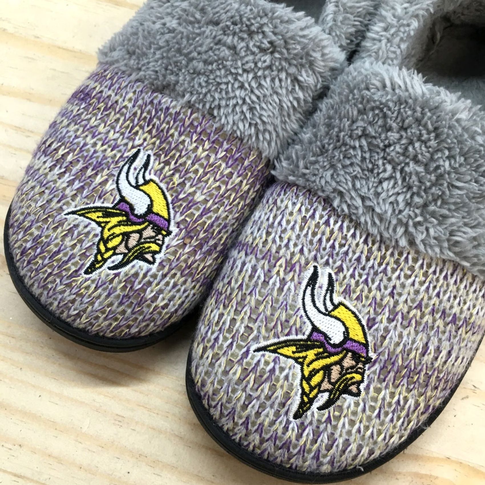 Vintage FOCO Slippers Womens 10 Gray Minnesota Vikings NFL Slip On Comfort Faux Fur Size US 10 / IT 40 - 3 Thumbnail