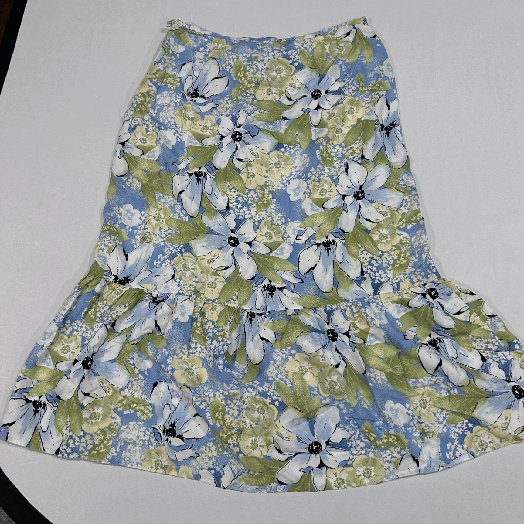 Vintage Emma James Skirt Womens 12 Petite Blue Floral Rayon Midi Trumpet Ruffle Fairy Garden Seasonal Spring Summer Fall Winter Women Dog? Size 34" / US 12 / IT 48 - 4 Thumbnail