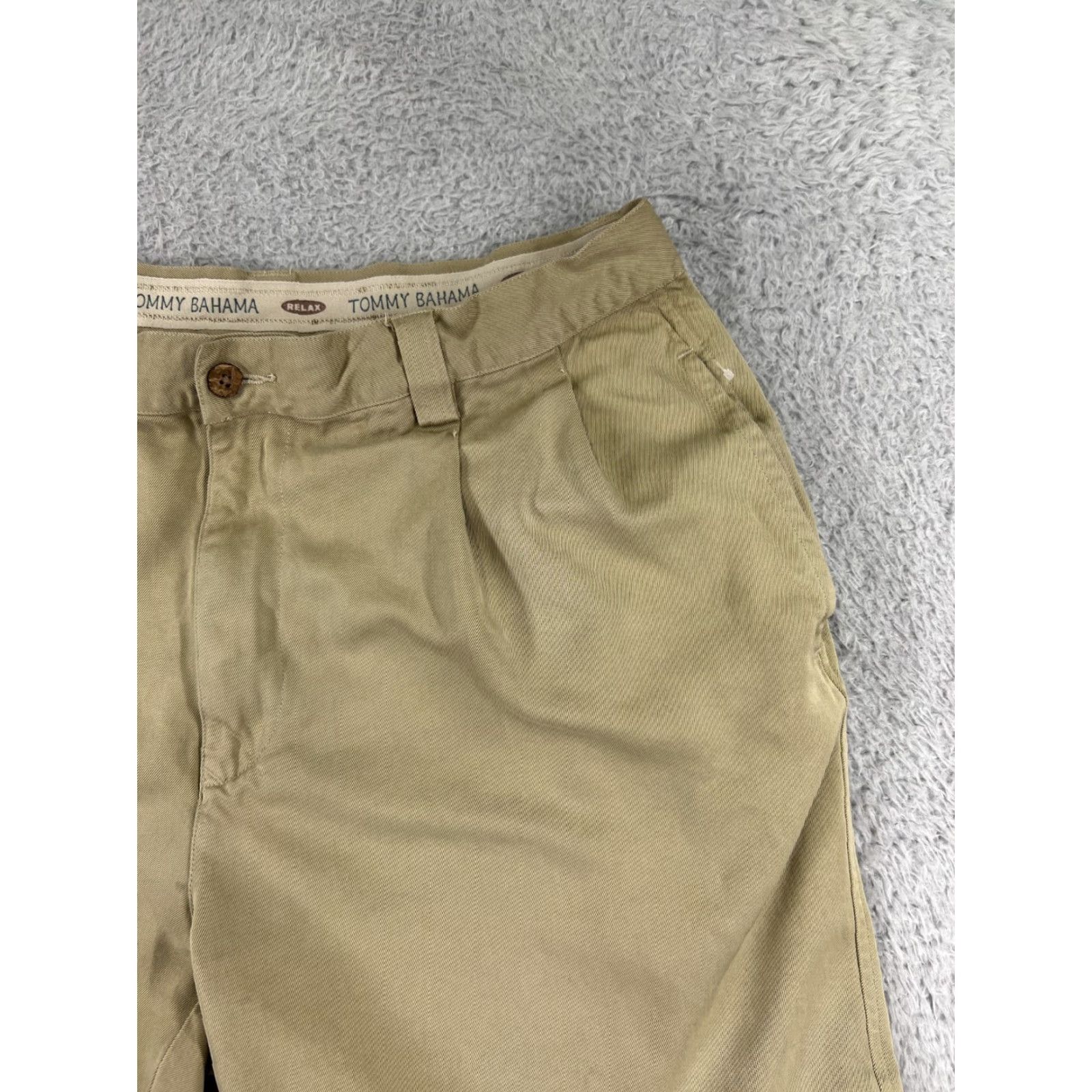 Tommy Bahama Tommy Bahama Shorts Mens 35 Beige Pleated 100% Silk Beach Pool Resort Vacation Size US 35 - 6 Thumbnail