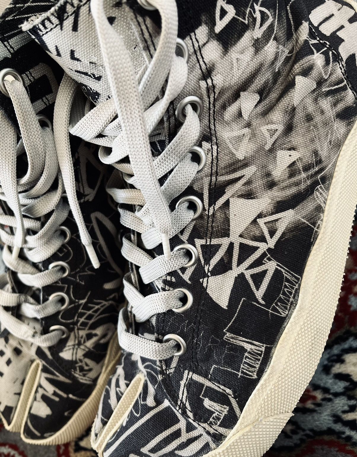 Maison Margiela Maison Martin Margiela High Top Graffiti tabi Size US 9 / IT 39 - 6 Thumbnail
