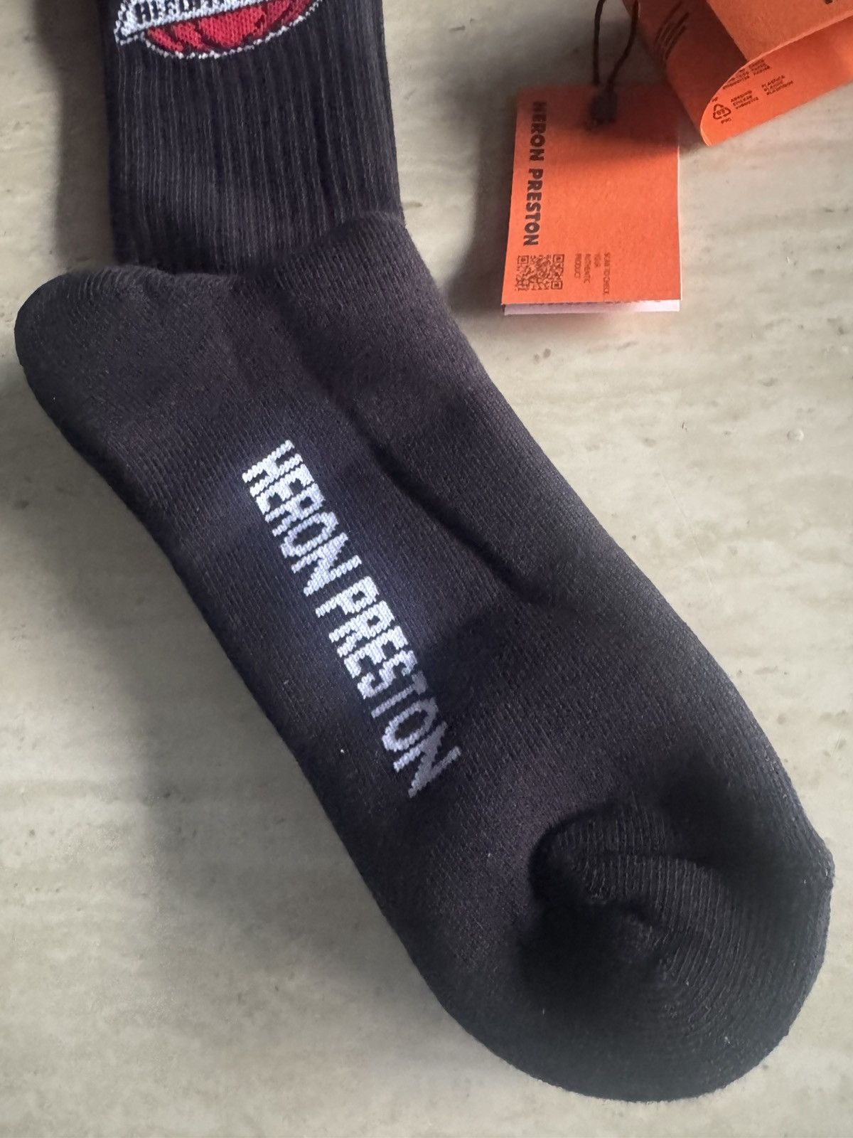 Heron Preston Heron Preston Globe Logo Crew Socks in Black (MEDIUM) Size ONE SIZE - 7 Thumbnail