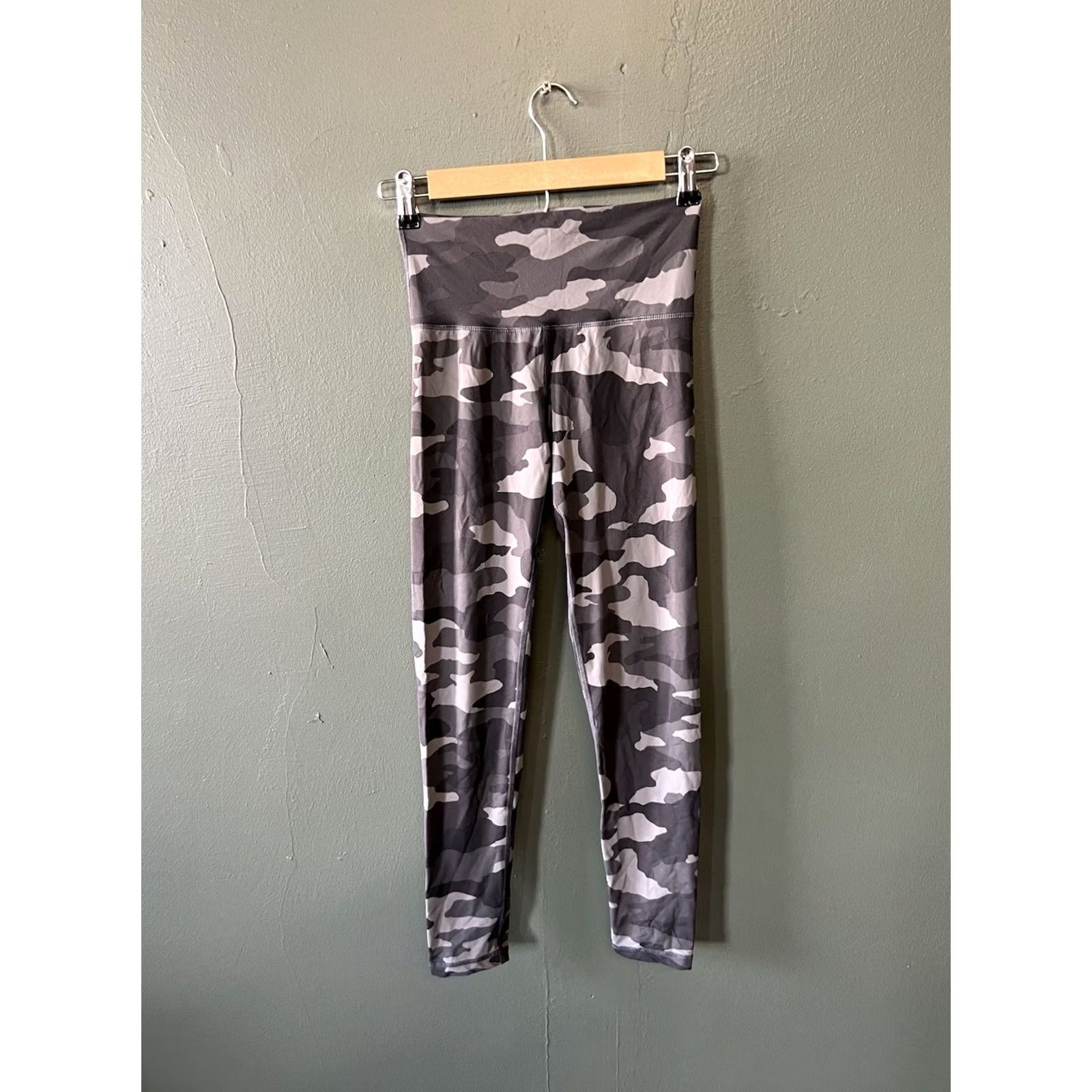Vintage Aerie Leggings Cropped Activewear Womens Gray Size S Pull On by Aerie Leggings - Cropped, Gray, XS? Size 28" / US 6 / IT 42 - 2 Thumbnail