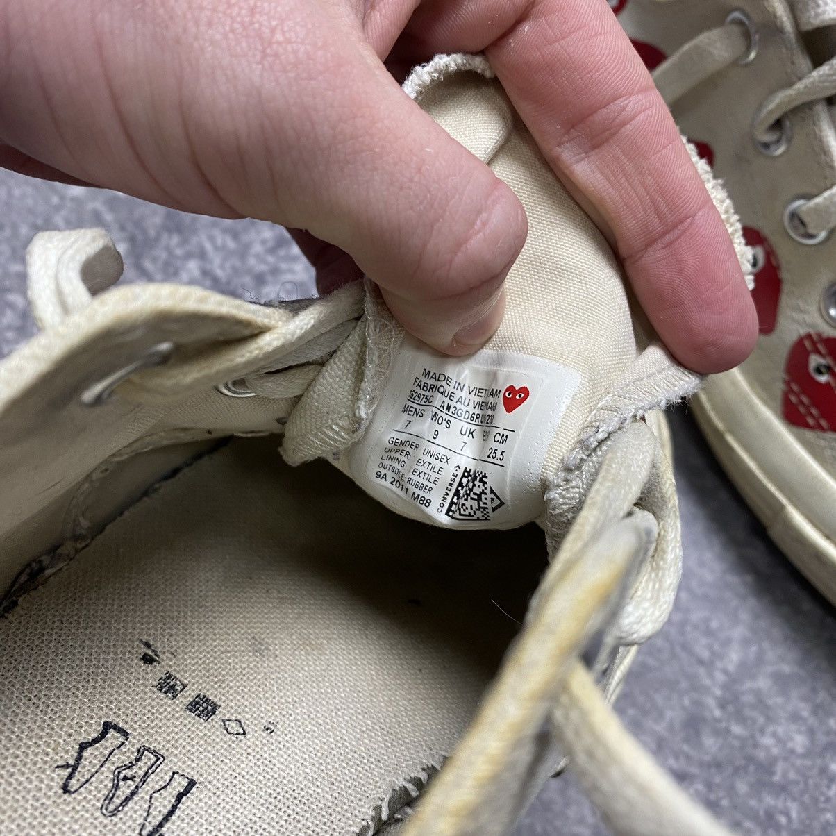 Comme des Garcons PLAY Rare Play Comme Des Garçons Monogramm logo sneakers Size US 7 / EU 40 - 16 Thumbnail