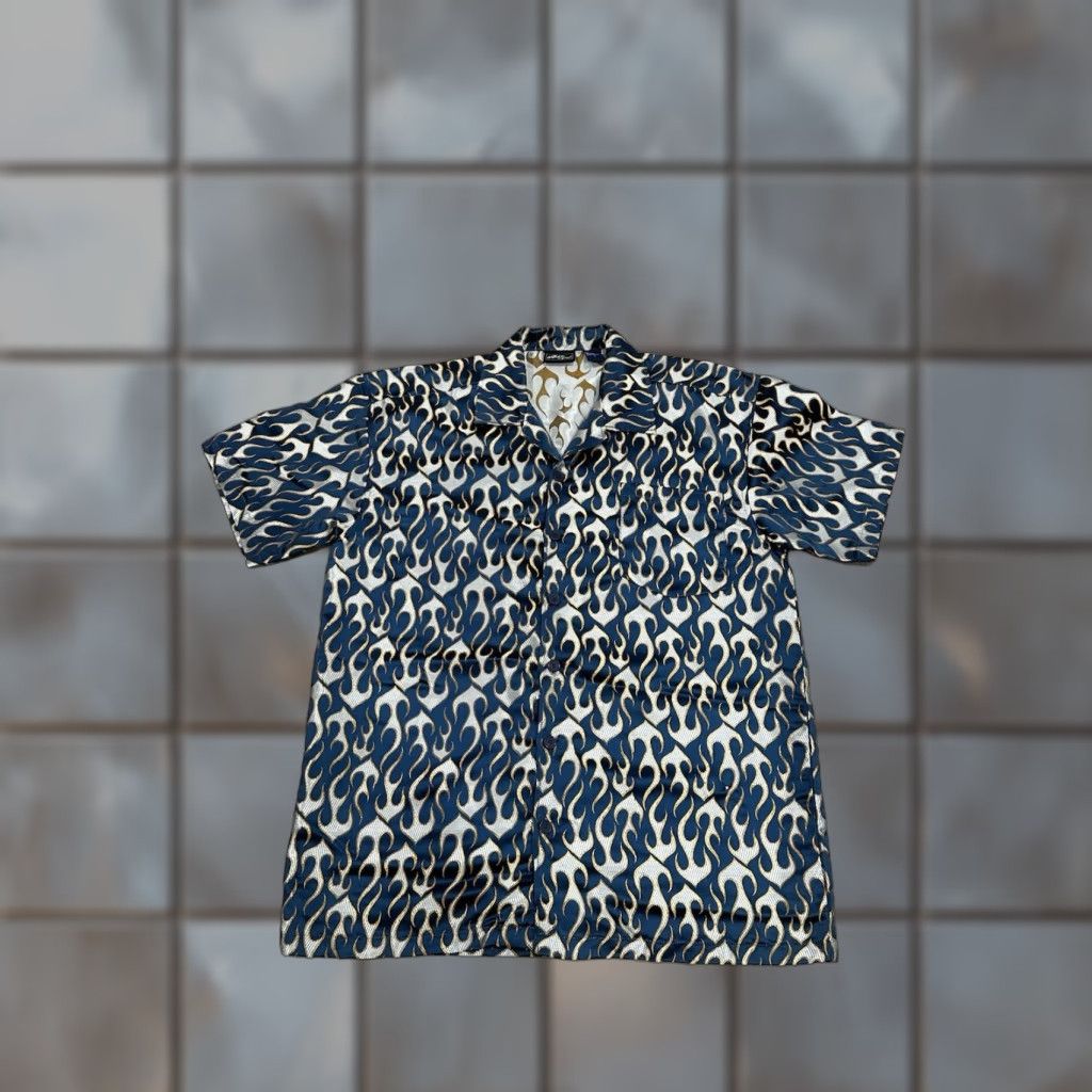 Vintage VINTAGE Hoax Original Flame Shirt L Men Blue 90s Club Rayon Button-Up Collared Short Sleeve Fires"} Size US L / EU 52-54 / 3 - 1 Thumbnail