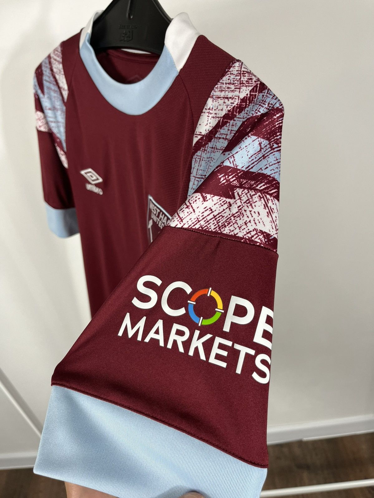 Umbro West Ham United Umbro Home Jersey 2022/23 Soccer Shirt S Size US S / EU 44-46 / 1 - 4 Thumbnail