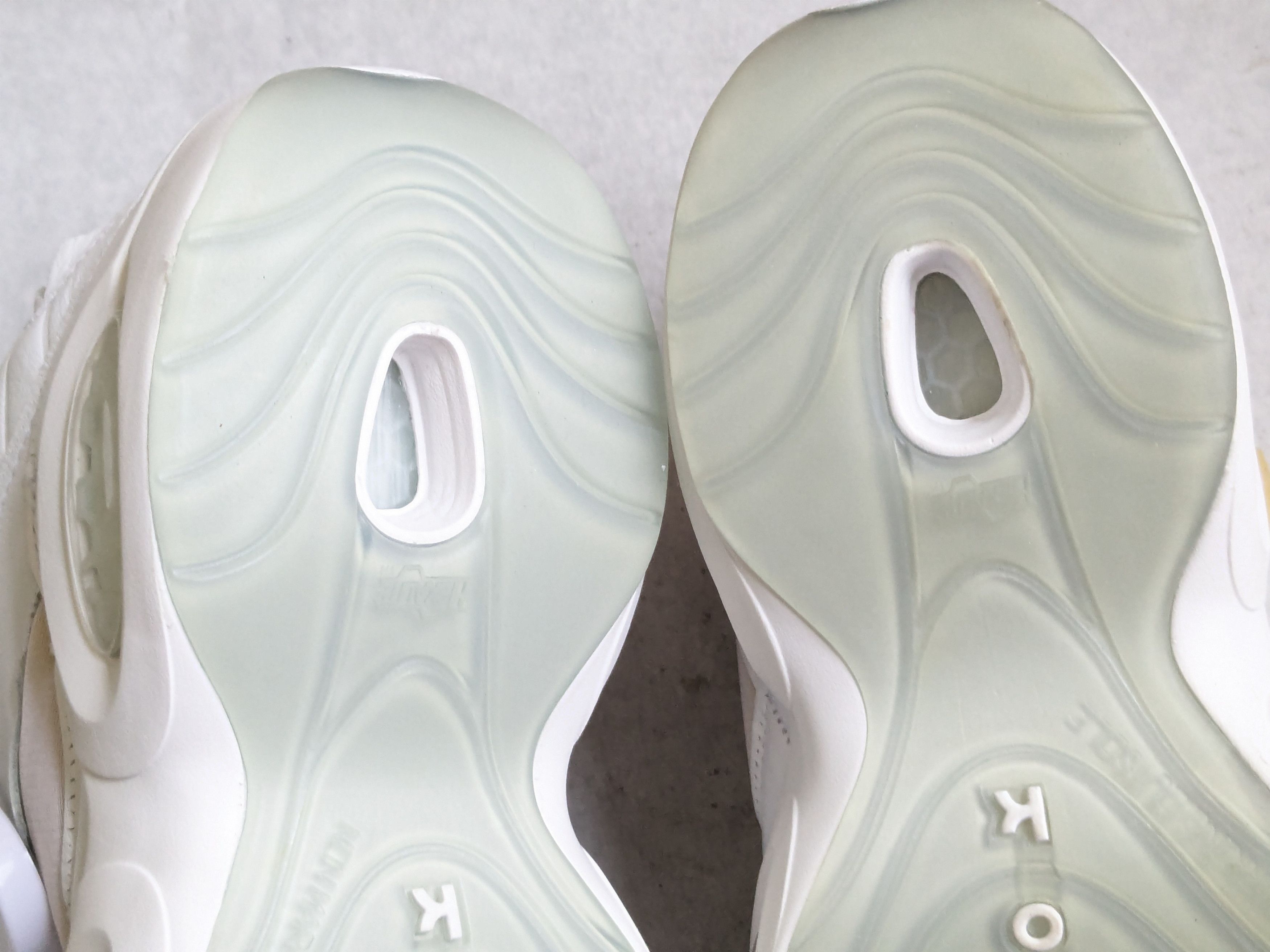 Maison Margiela × Reebok Maison Margiela Reebok Question White 9 High Tops Leather Size US 9 / EU 42 - 17 Thumbnail