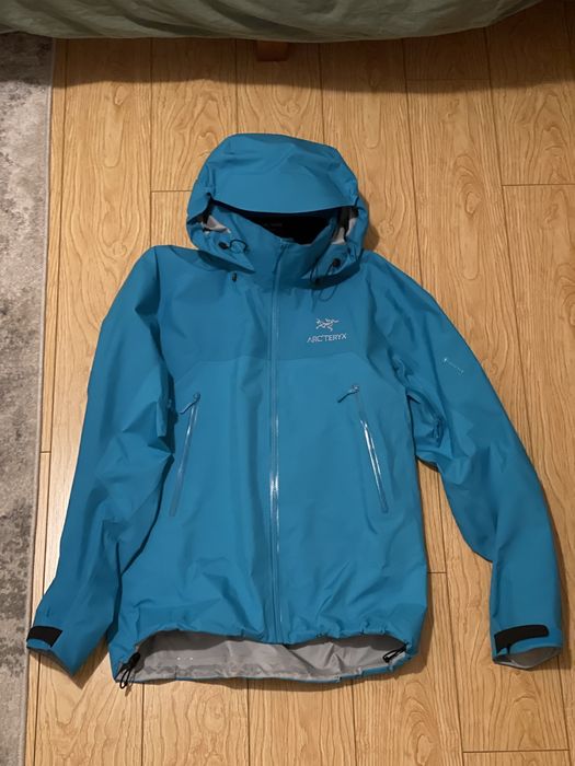 Arc'Teryx 2022 Arc’teryx Beta AR Drophood in Blue Tetra | Grailed