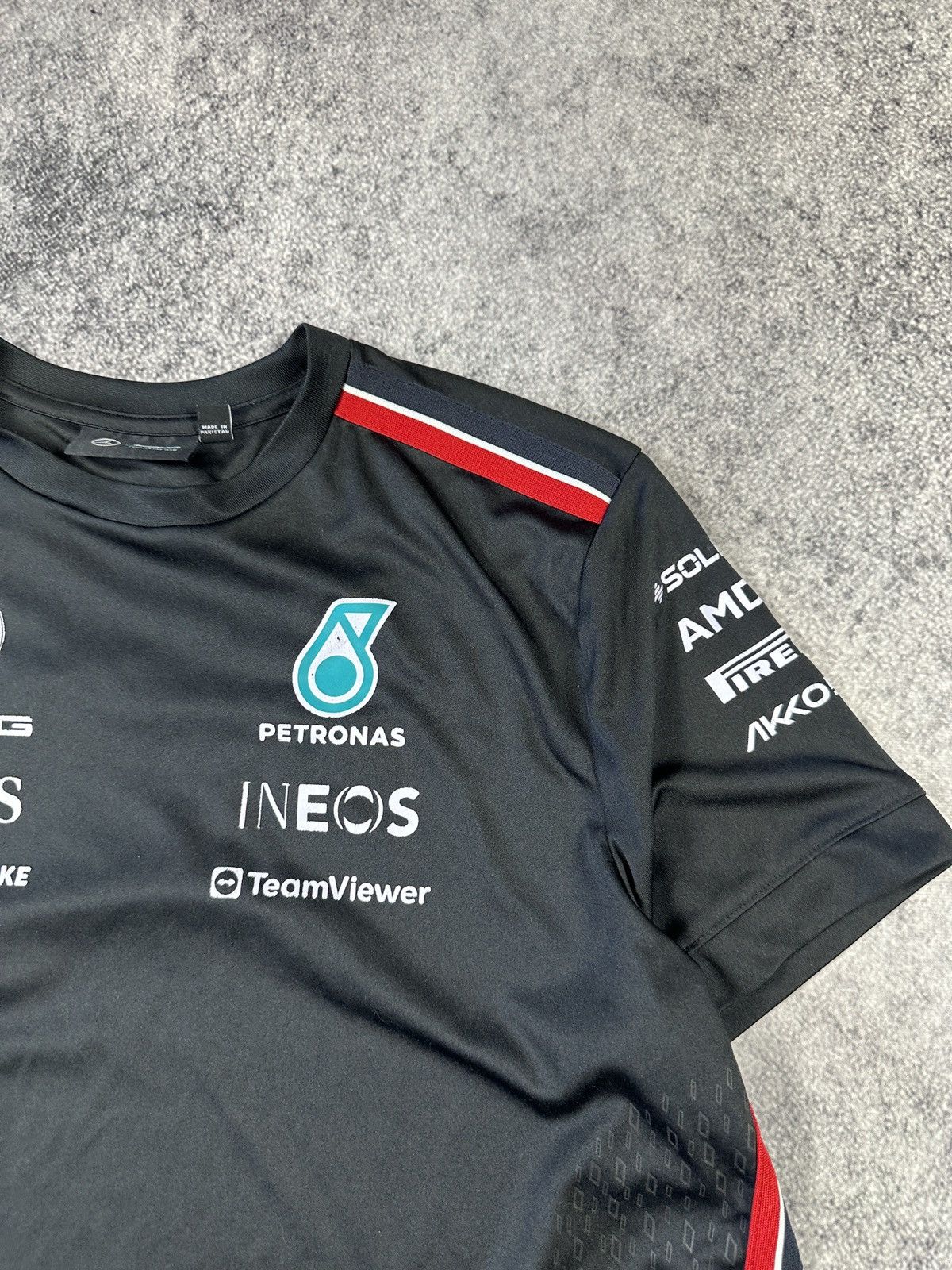 Mercedes-Benz F-1 Mercedes Benz AMG Polo Petronas Racing Logo Rare L USA Size US L / EU 52-54 / 3 - 3 Thumbnail