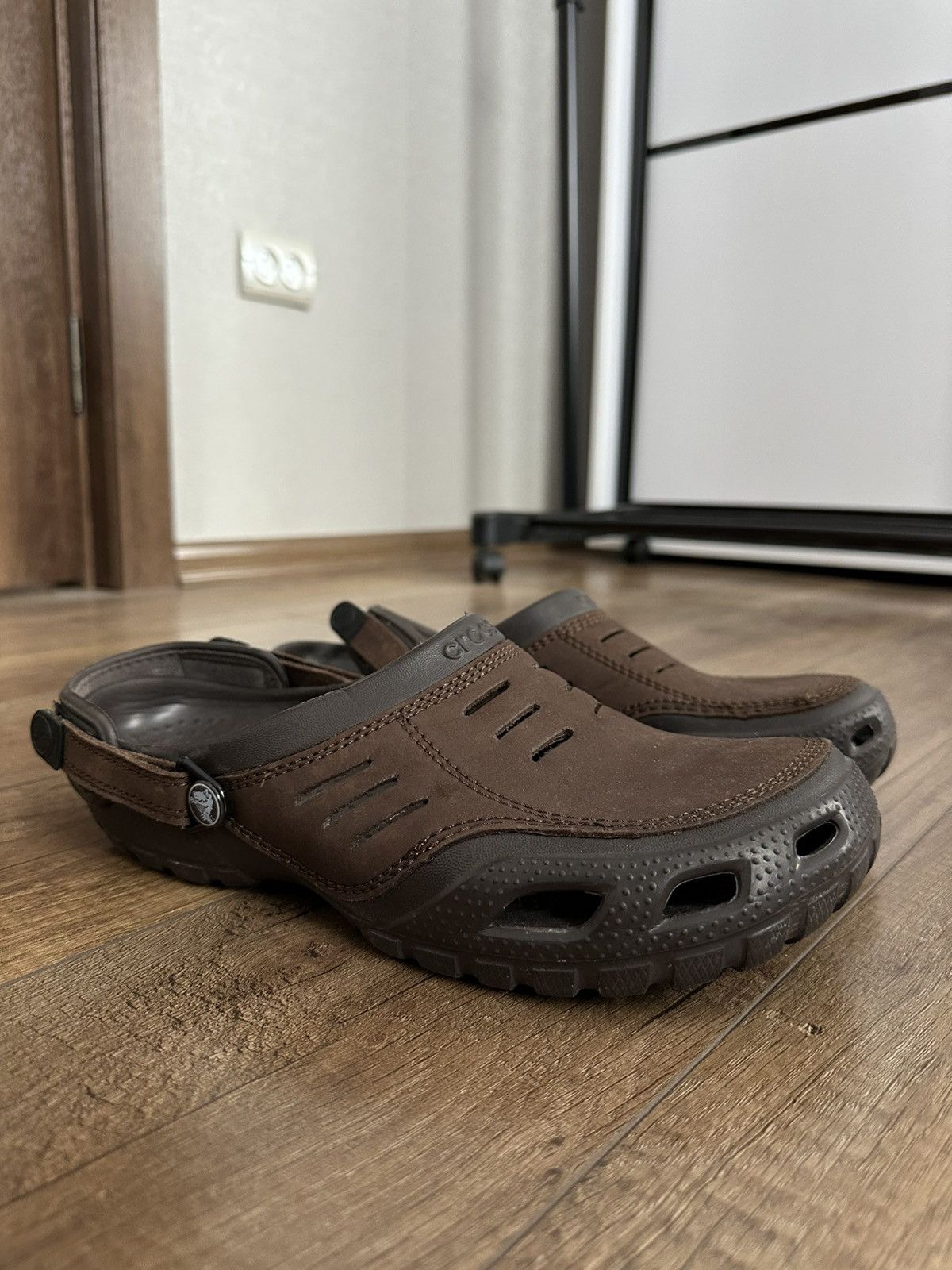 Crocs Crocs Yukon Leather Brown Sandals Shoes Clogs Size US 11 / EU 44 - 3 Thumbnail