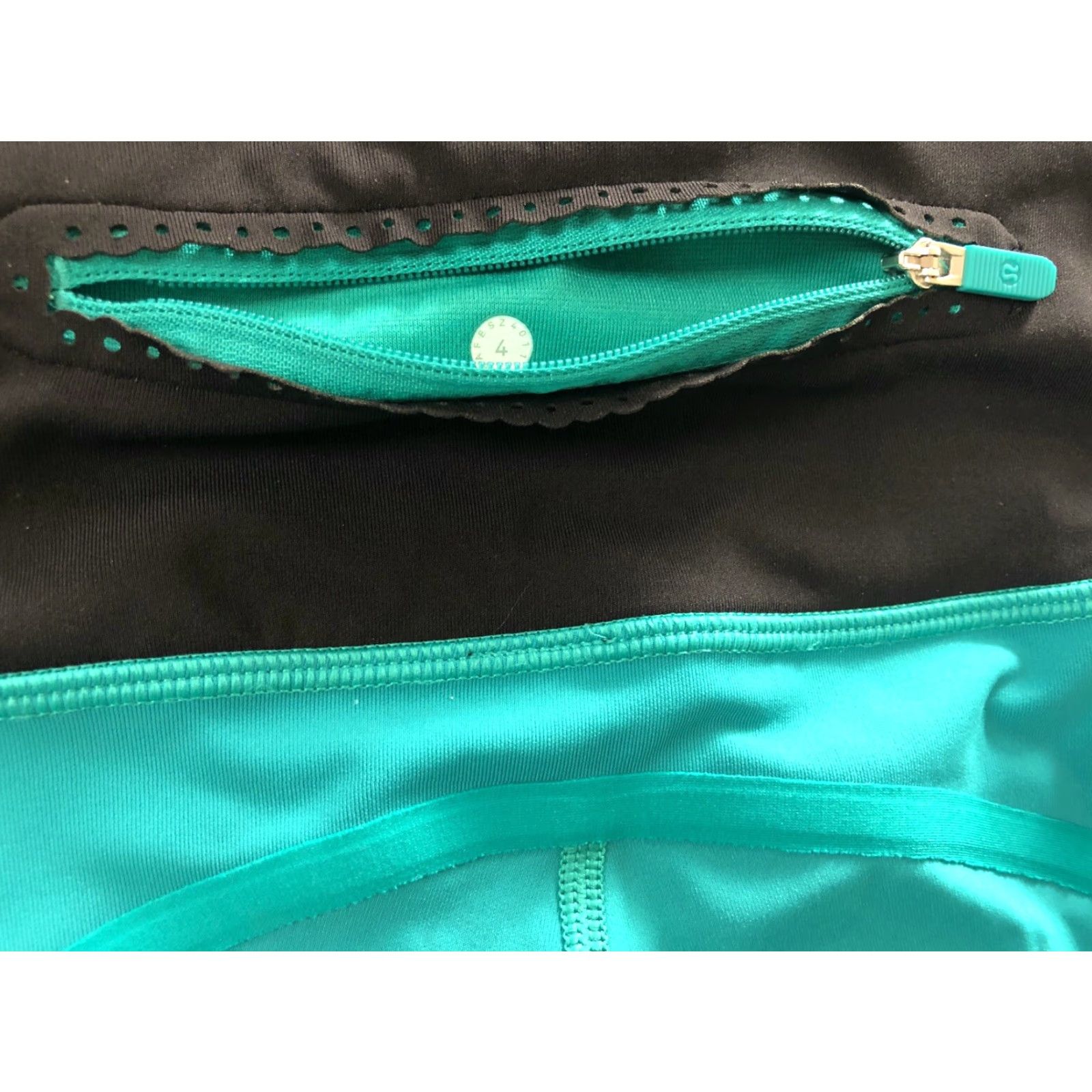 Lululemon Lululemon Cropped Capri Leggings Teal & Black Women's Size 4 Yoga Cropped Inseam 17.5" Activewear Size 27" / US 4 / IT 40 - 4 Thumbnail