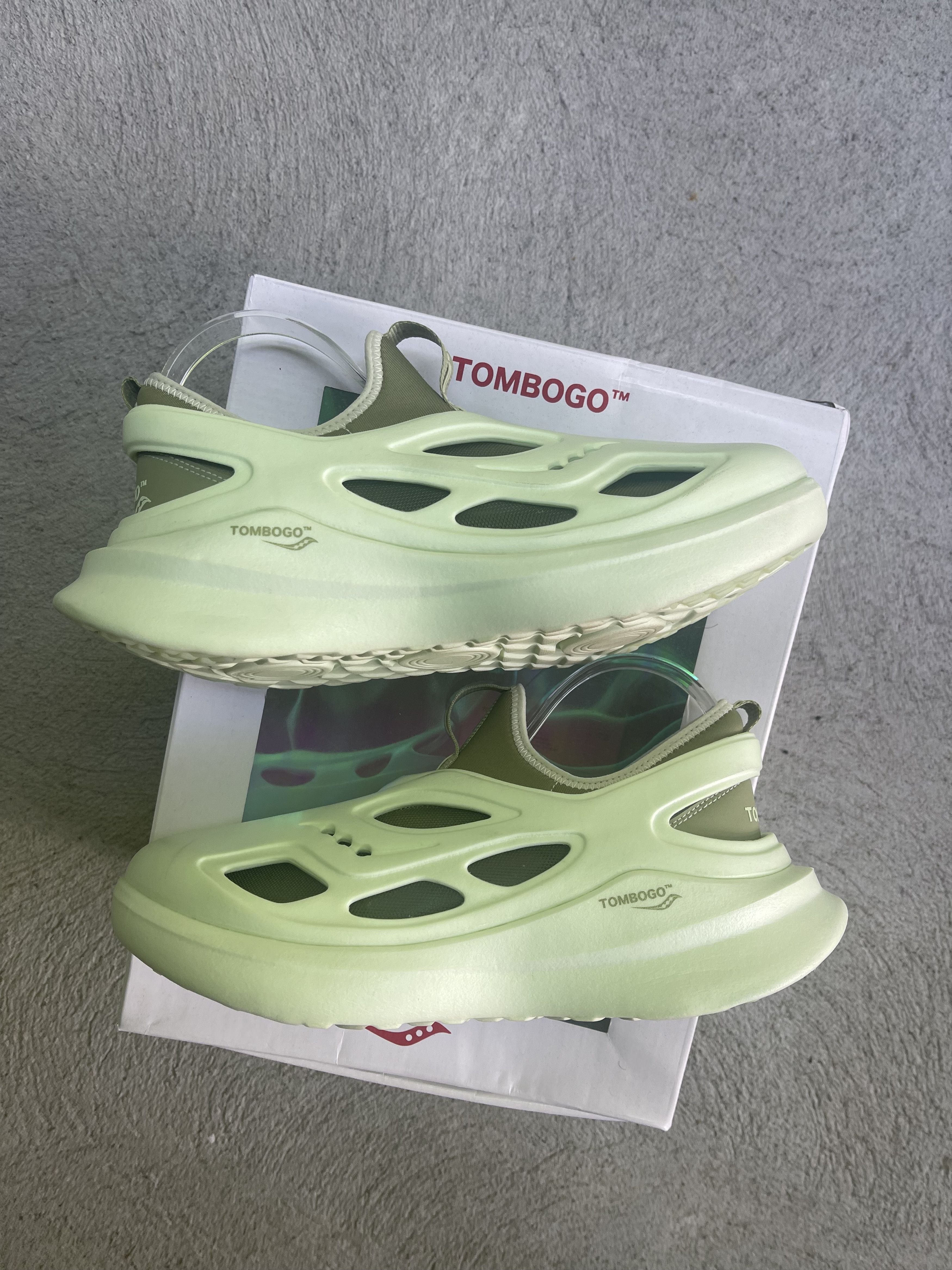 TOMBOGO Saucony Tombogo F&F The Butterfly Glow in the Dark Size US 9 / EU 42 - 2 Thumbnail