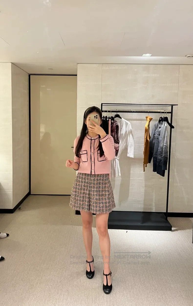 Chanel Chanel 22K beautiful tweed diamond buckle bow shorts Size 24" / US 00 / IT 34 - 1 Thumbnail