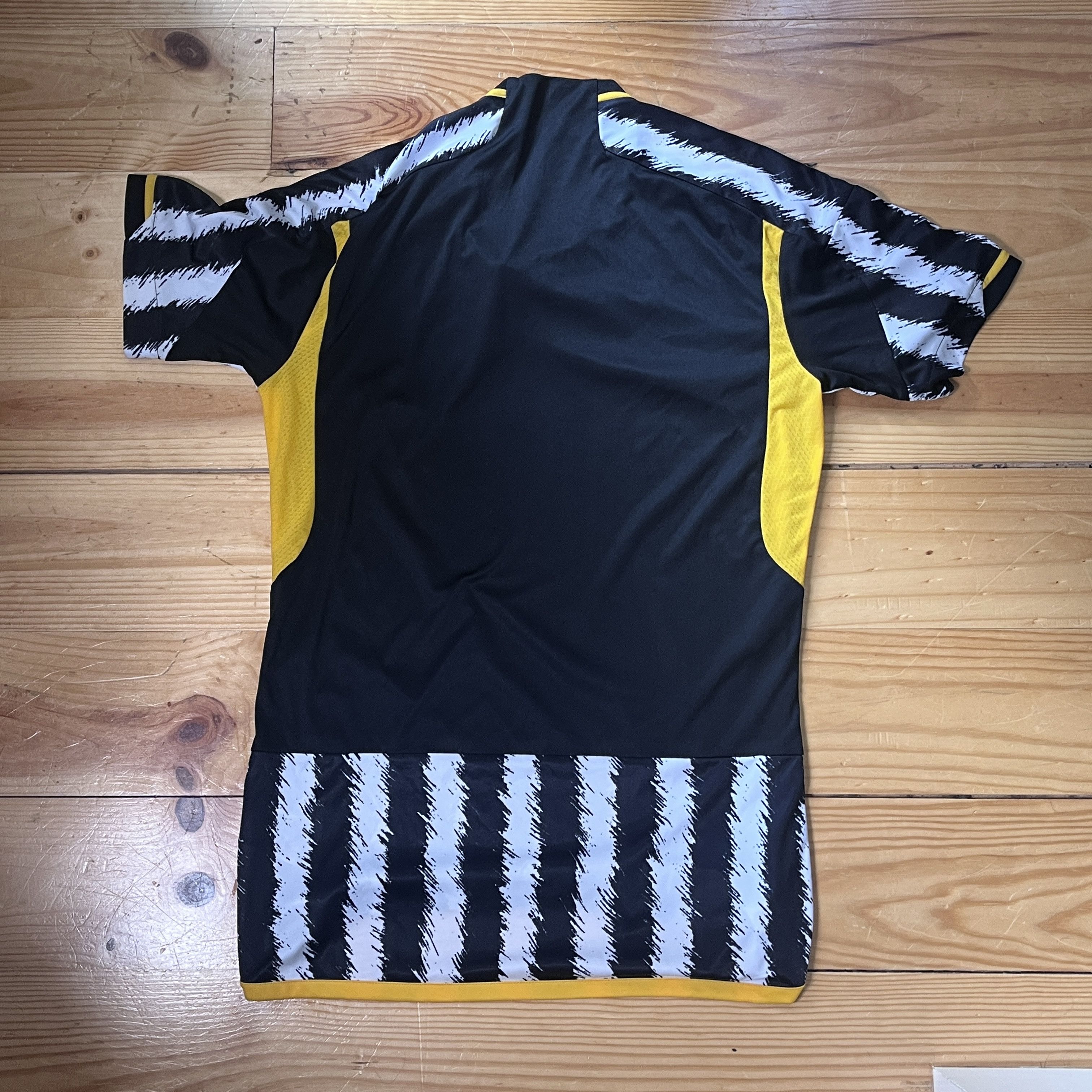 Adidas Adidas Juventus Zebra Jersey 23 24 S Size US S / EU 44-46 / 1 - 8 Thumbnail