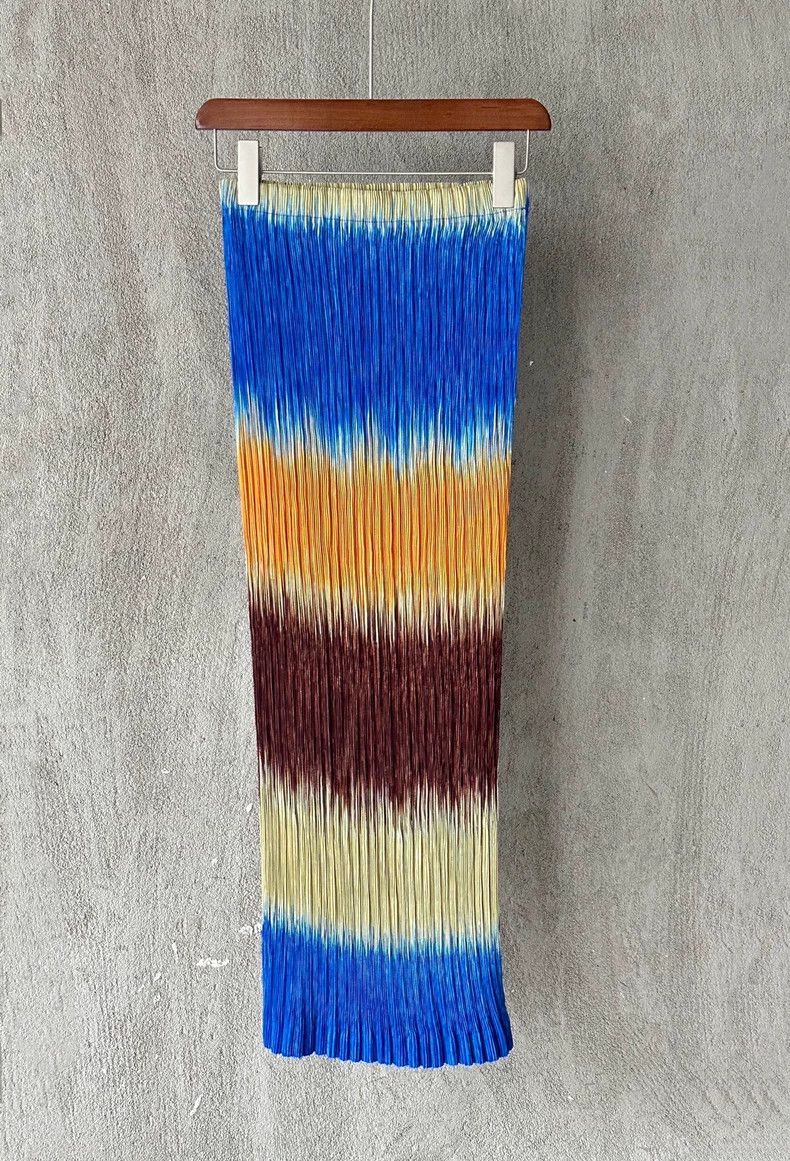 Issey Miyake Issey Miyake Rainbow gradient half skirt Size 25" / US 0 / IT 36 - 1 Thumbnail