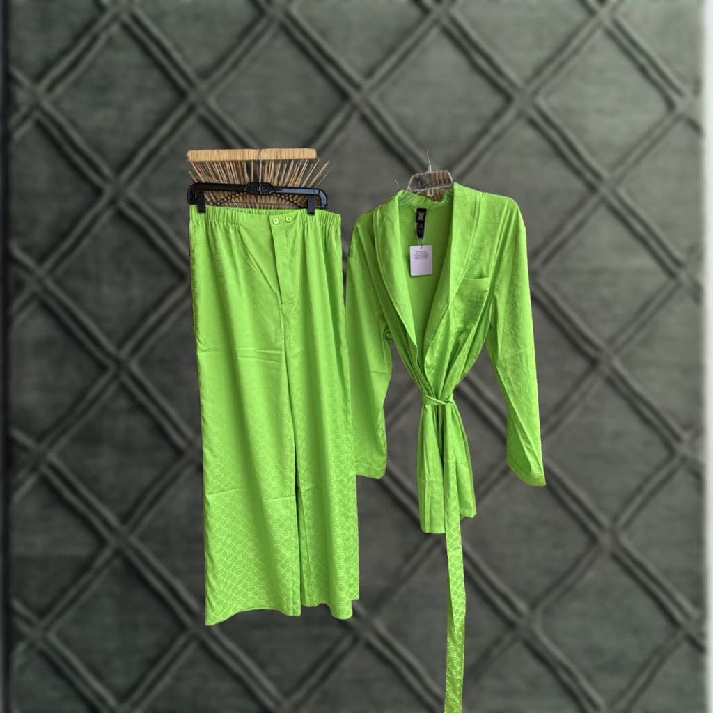 Vintage Savage Smoking Jacket and Satin Pants Kelly Green Jacquard Monogram M Men Lounge Set Size US 31 - 1 Thumbnail