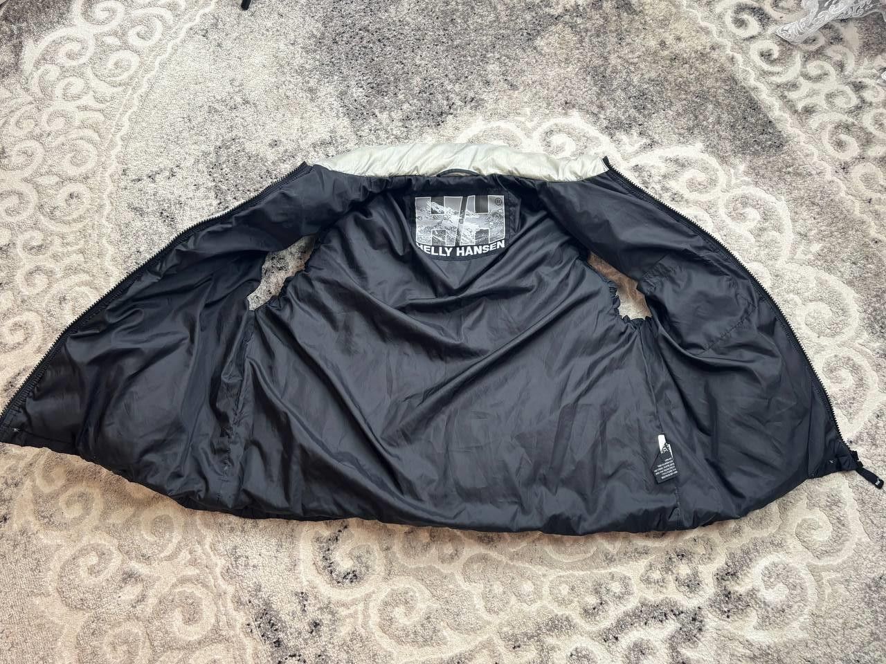 Helly Hansen Vintage Helly Hansen Silver Puffer Vest XL Big Logo Gorpcore Size US XL / EU 56 / 4 - 9 Thumbnail