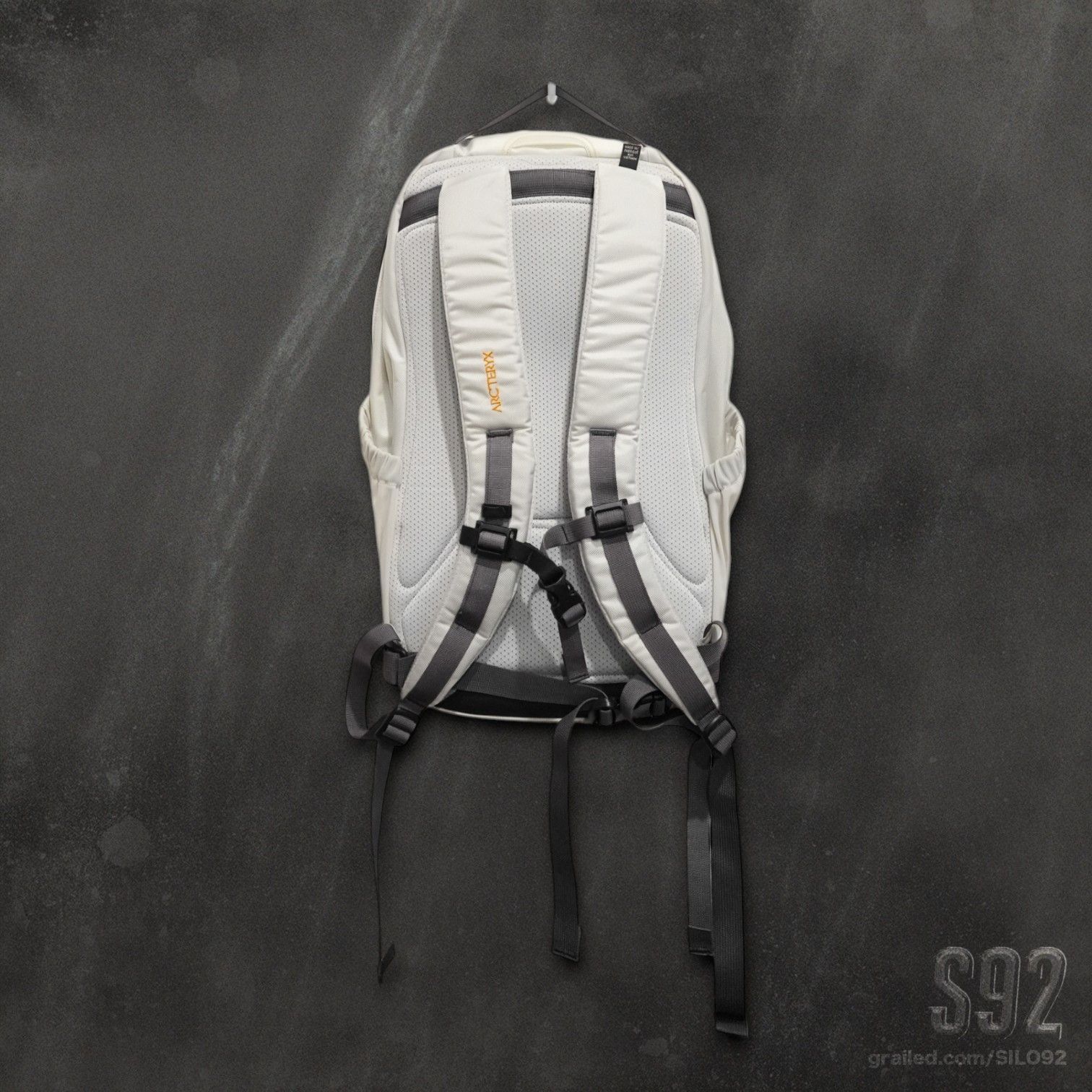 Arc'teryx × Beams Plus Arc'Teryx BEAMS Plus Mantis 26L Backpack (White) Size 26 - 2 Thumbnail