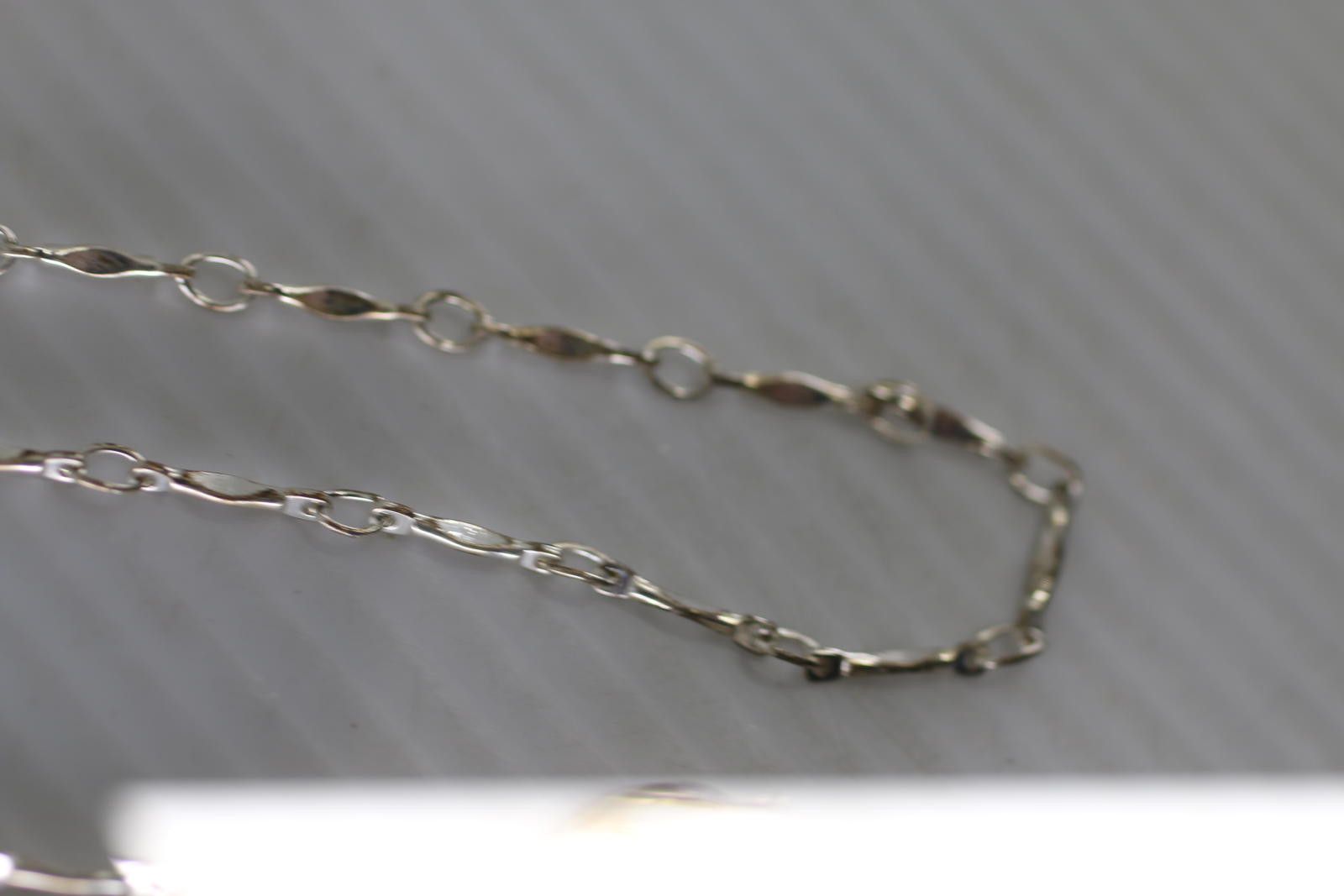 The Unbranded Brand Vintage Silver Tone Pearl Pendant Necklace Single Pearl Size ONE SIZE - 5 Thumbnail