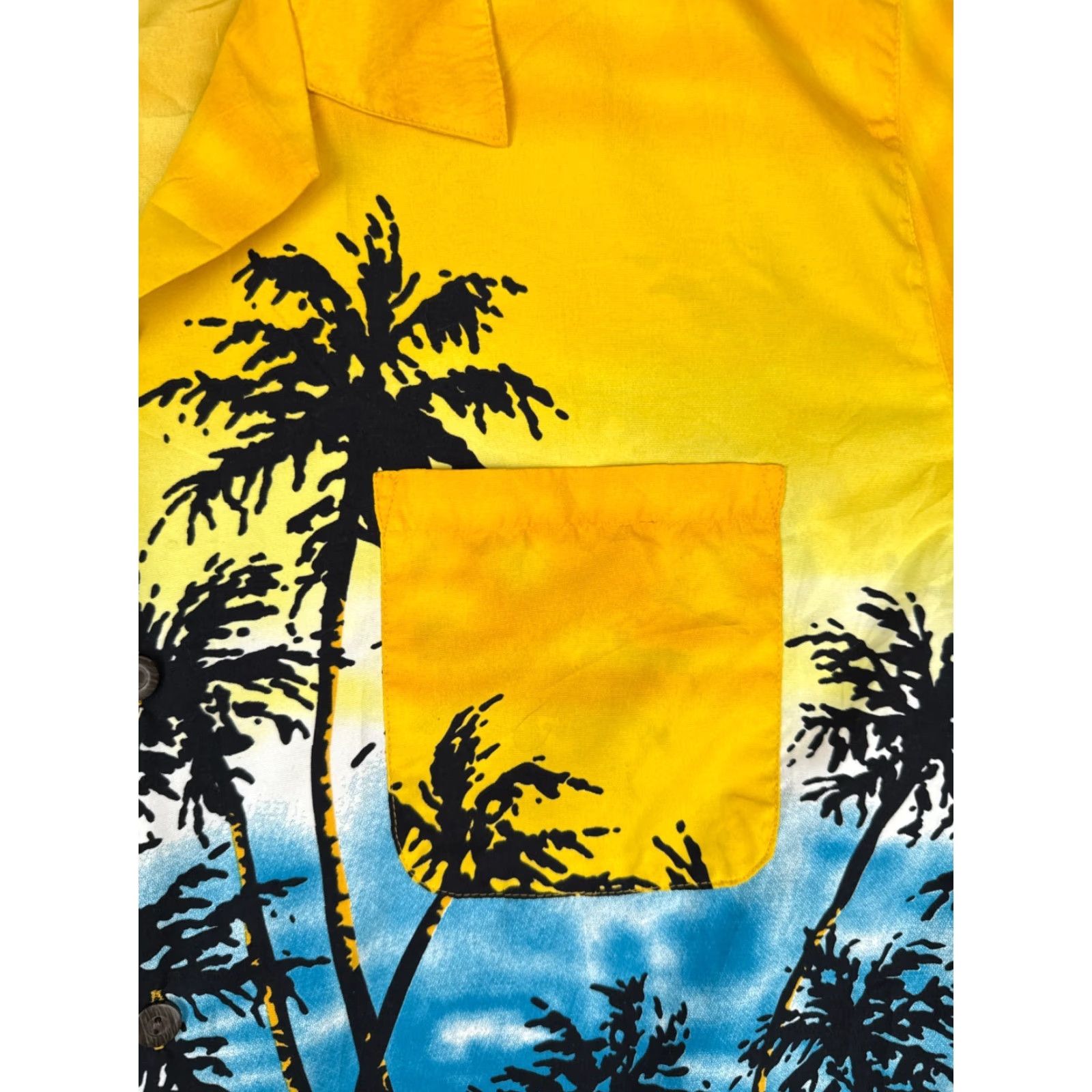 Vintage Curfew Shirt Mens Hawaiian Short Sleeve Button-Up Yellow 100% Polyester Floral 44 in Chest Adult Medium Size US M / EU 48-50 / 2 - 6 Thumbnail