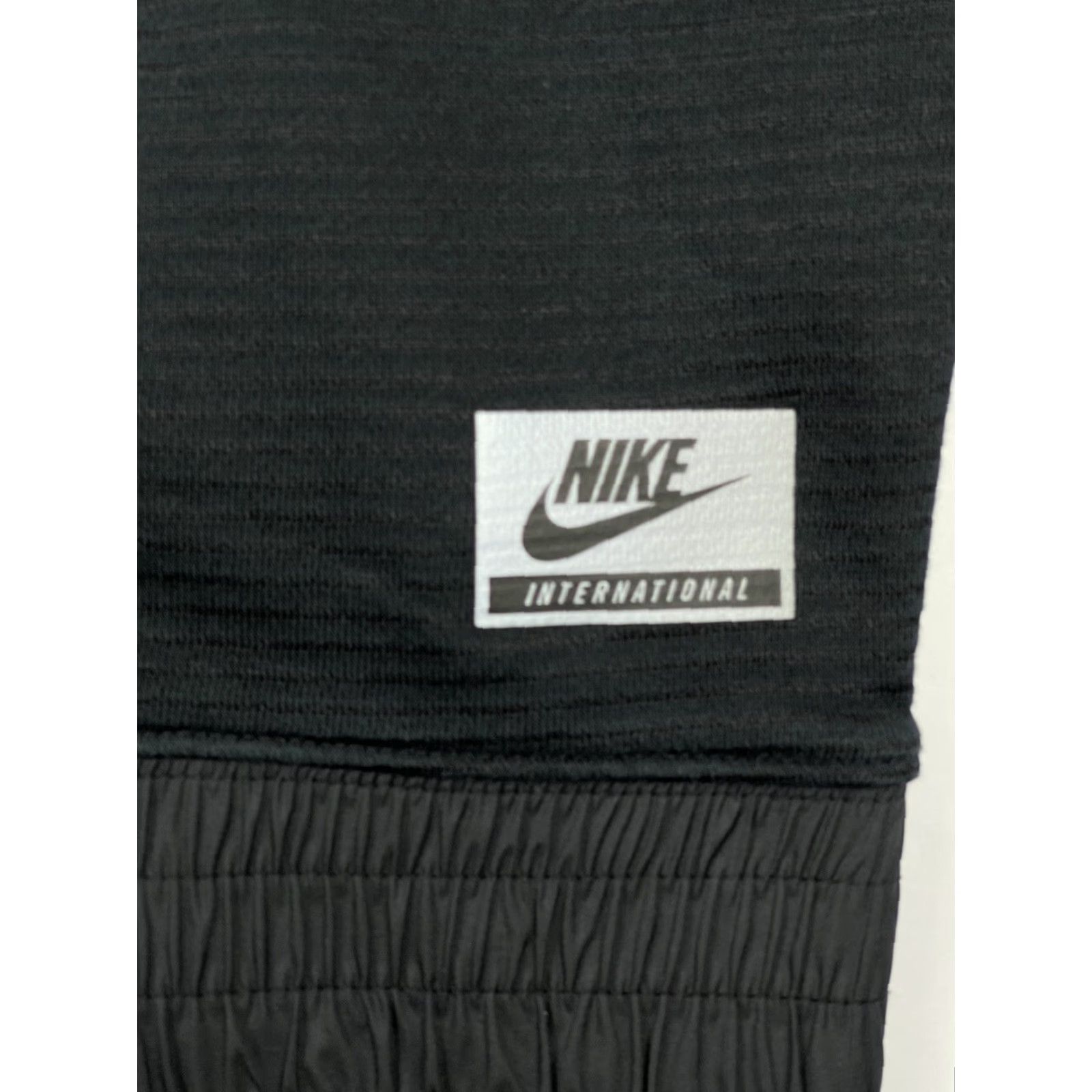 Nike Nike Mens Sweatshirt Crewneck Reflective Swoosh Jacket Running International Size US XL / EU 56 / 4 - 5 Thumbnail