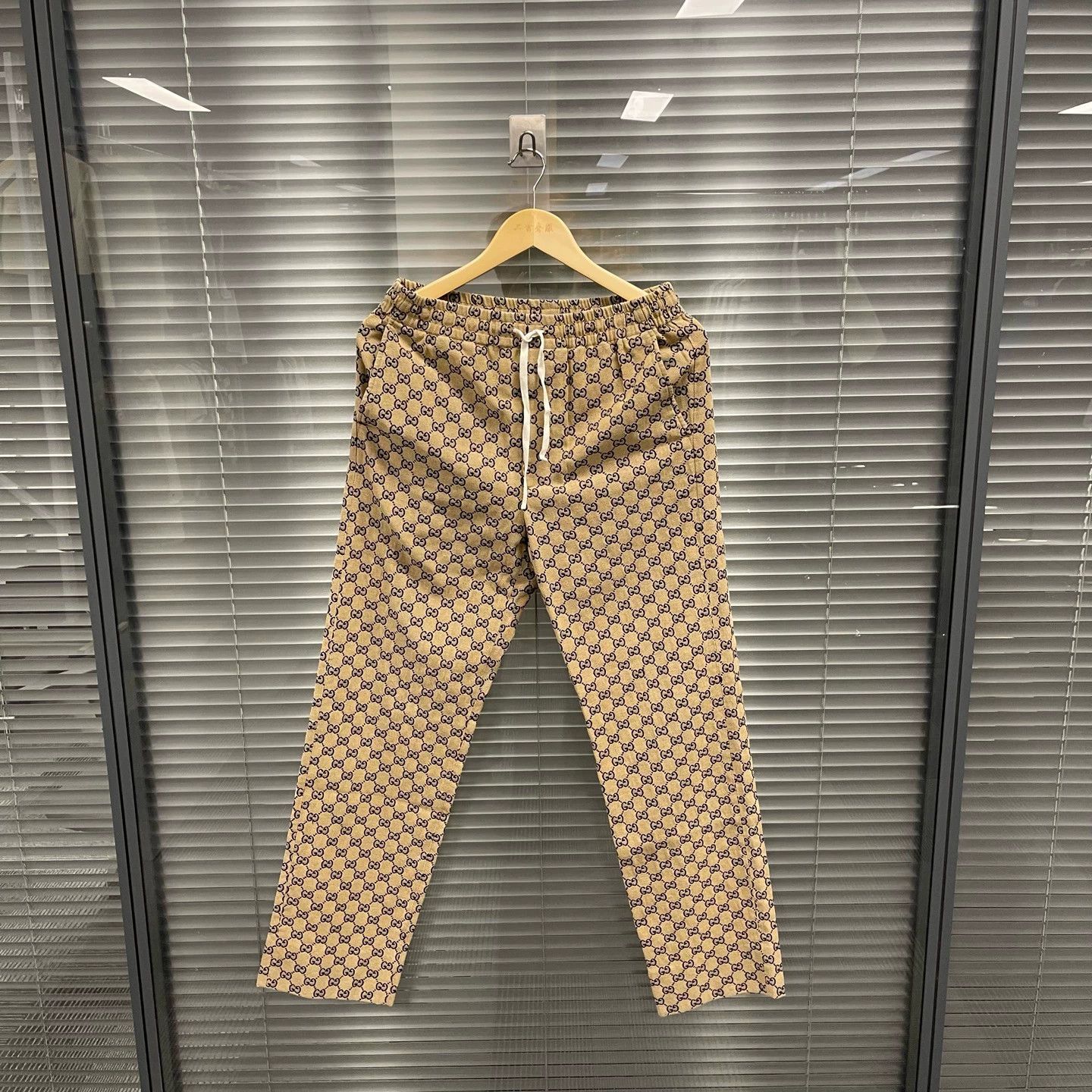Gucci Gucci GG monogram pocket leather tag pants 46 NWT Size US 30 / EU 46 - 1 Thumbnail