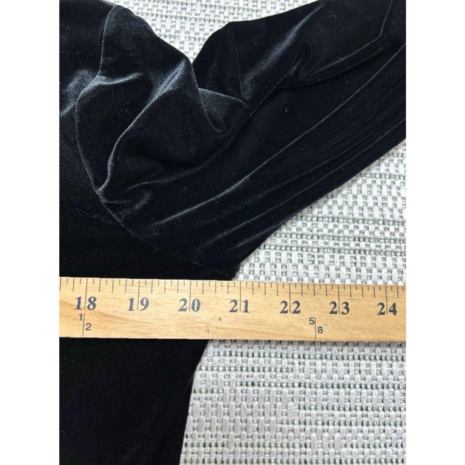 Ralph Lauren Lauren Ralph Lauren Velvet Sweatshirt Womens Petite Medium Black Kangaroo Pocket - Pullover, Regular Fit, Velvet, 40 in Chest, PM, 3/4 Sleeve? Size M / US 6-8 / IT 42-44 - 5 Thumbnail