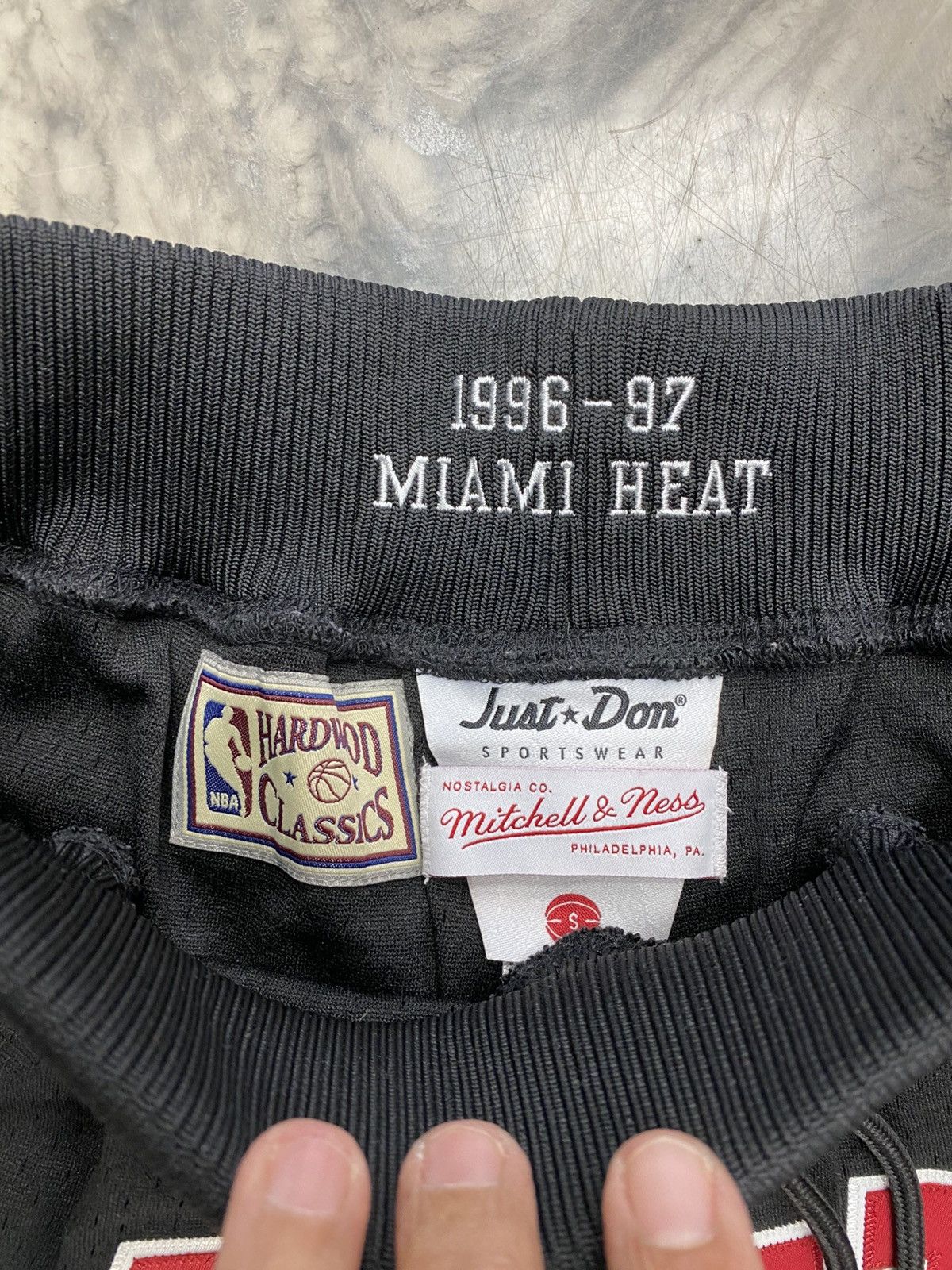 Just Don Just Don Miami Heat shorts black red small authentic rare Size US 32 / EU 48 - 4 Thumbnail
