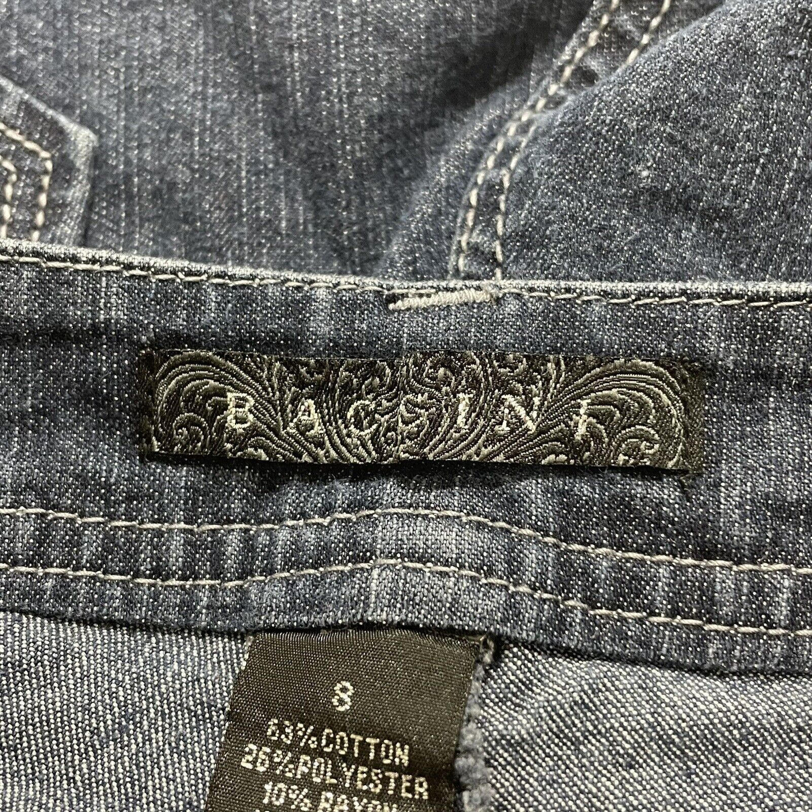 Other Baccini Women's Size 8 Denim Shorts 6" Inseam Mid Rise Size 30" / US 8 / IT 44 - 7 Thumbnail